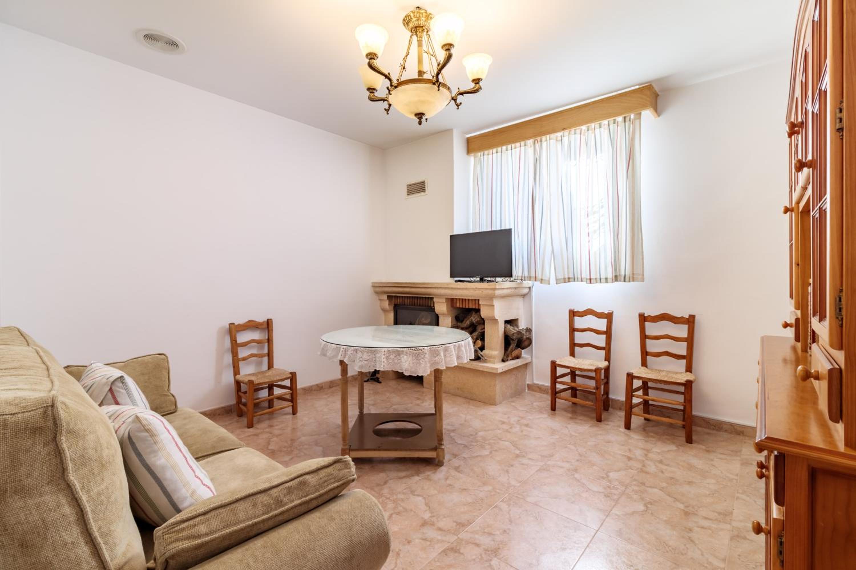Four-Bedroom House - Photo 9
