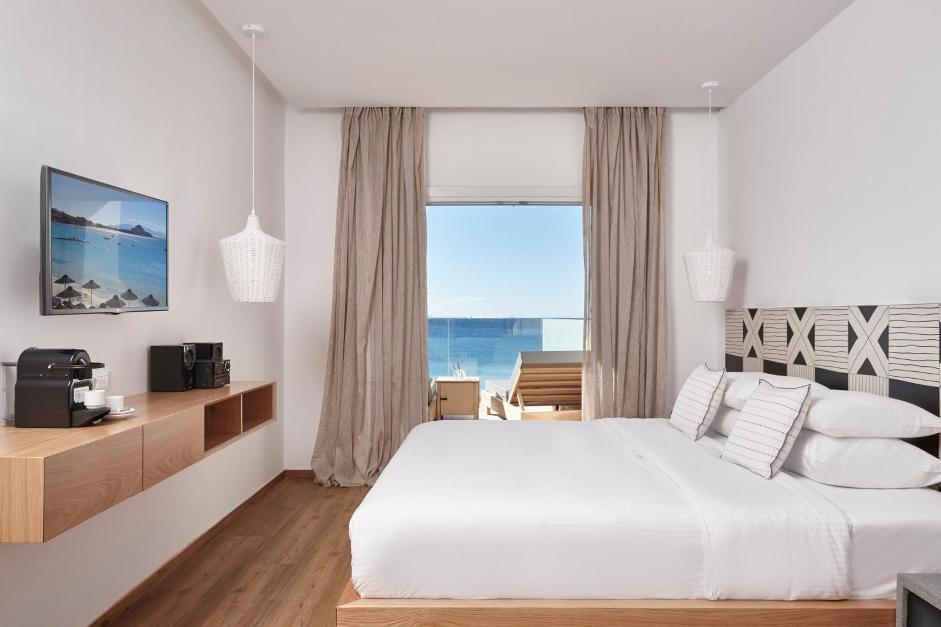 Deluxe Double Room with Sea View - Photo 1