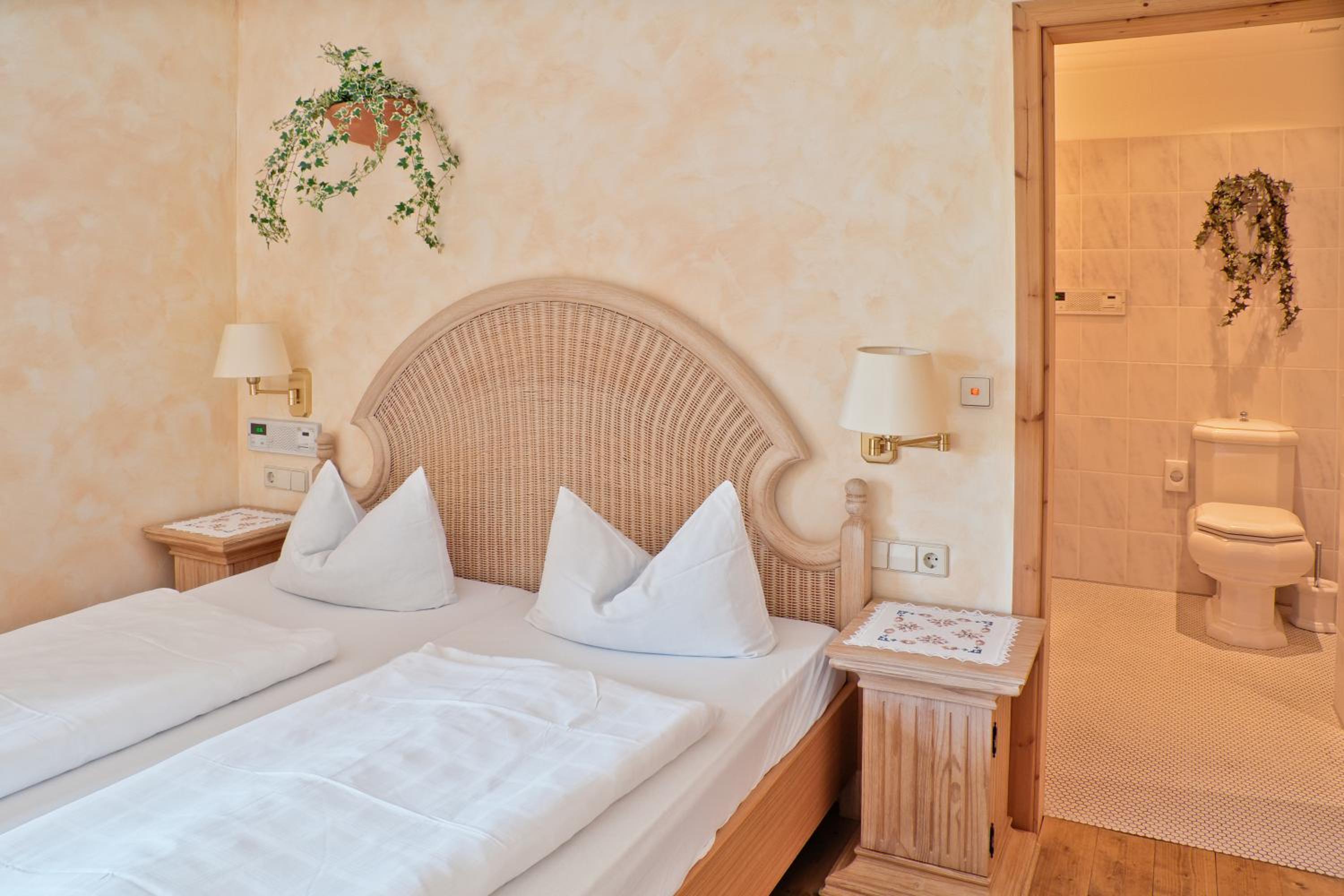 Double Room - Photo 6