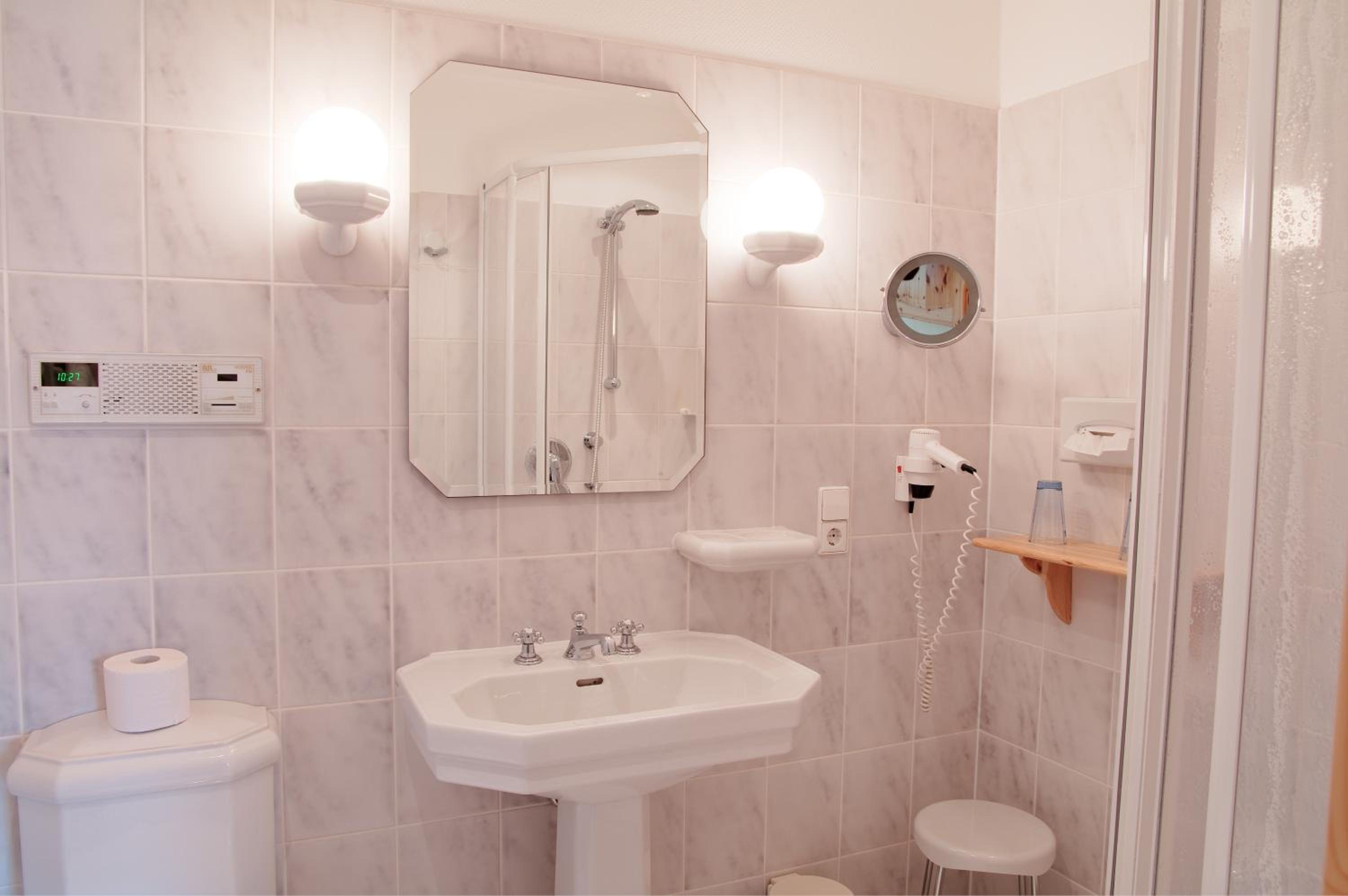 Double Room - Photo 7