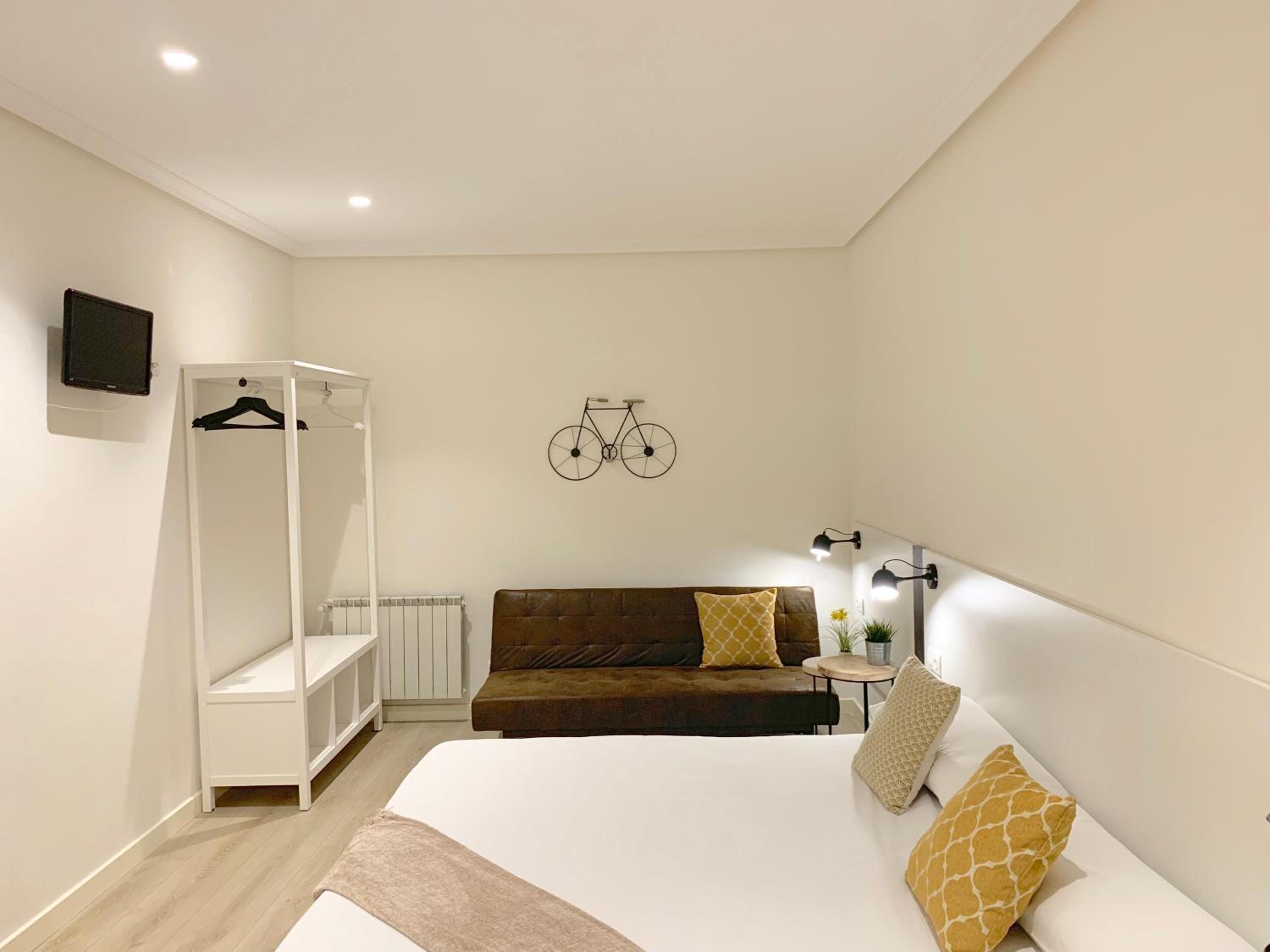 Deluxe Room with Private Bathroom photo 3