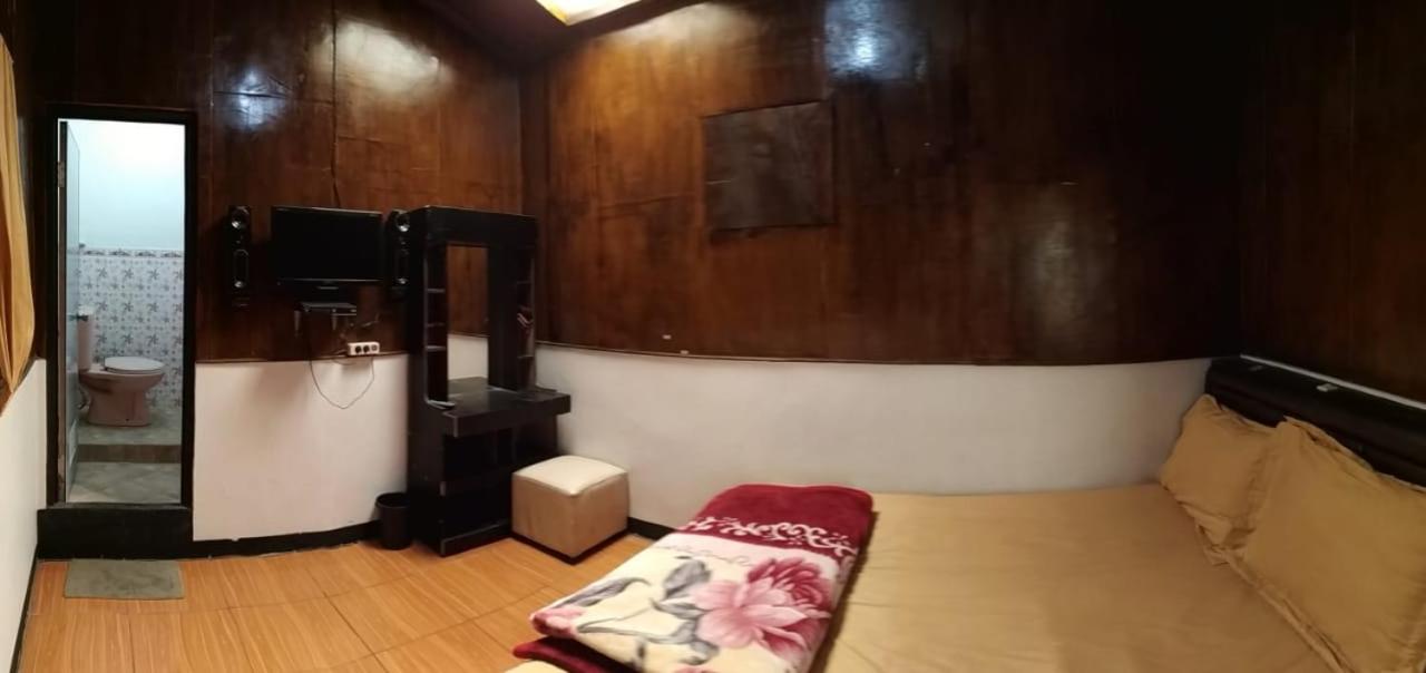 Budget Double Room photo 3