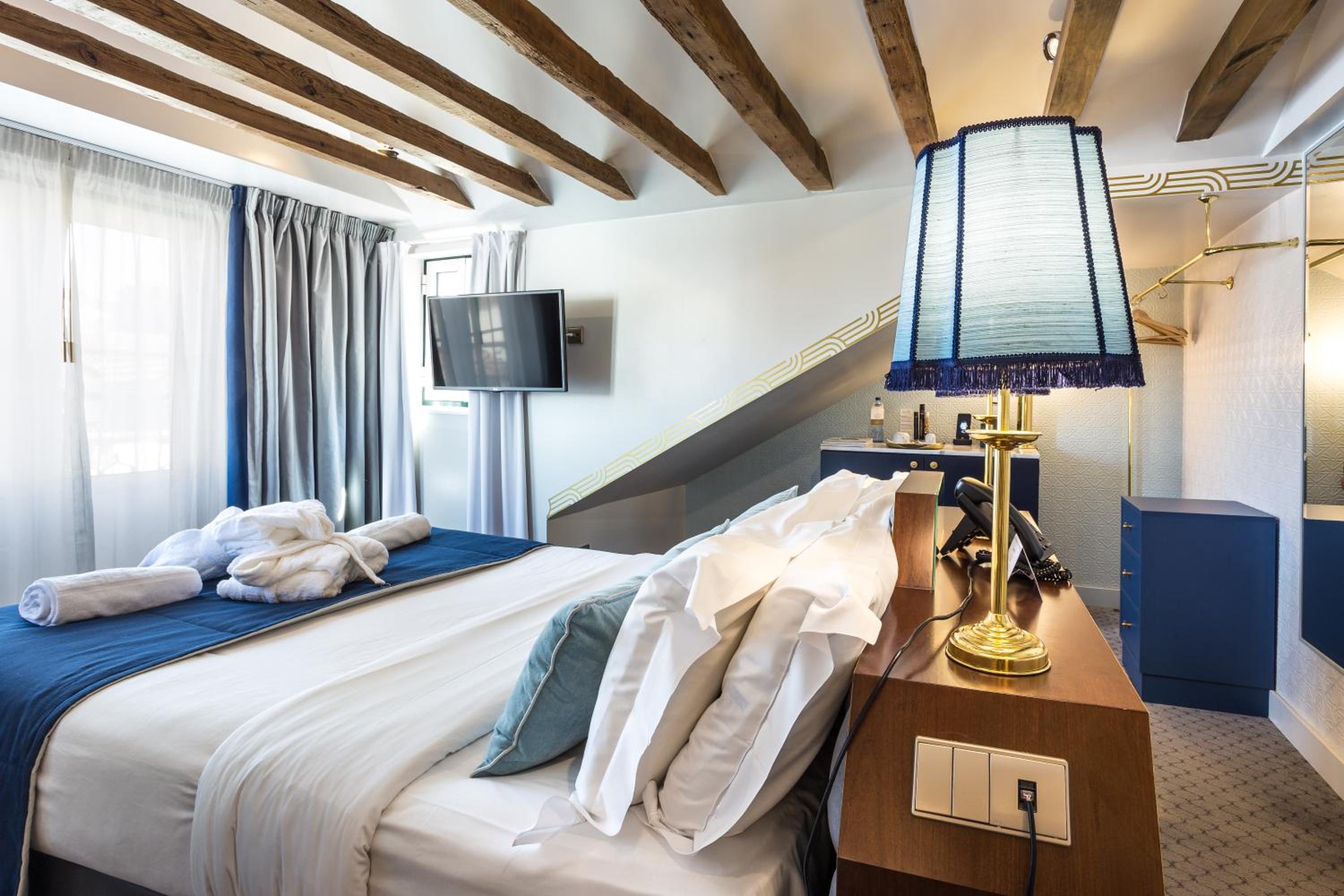 Deluxe Room with Balcony