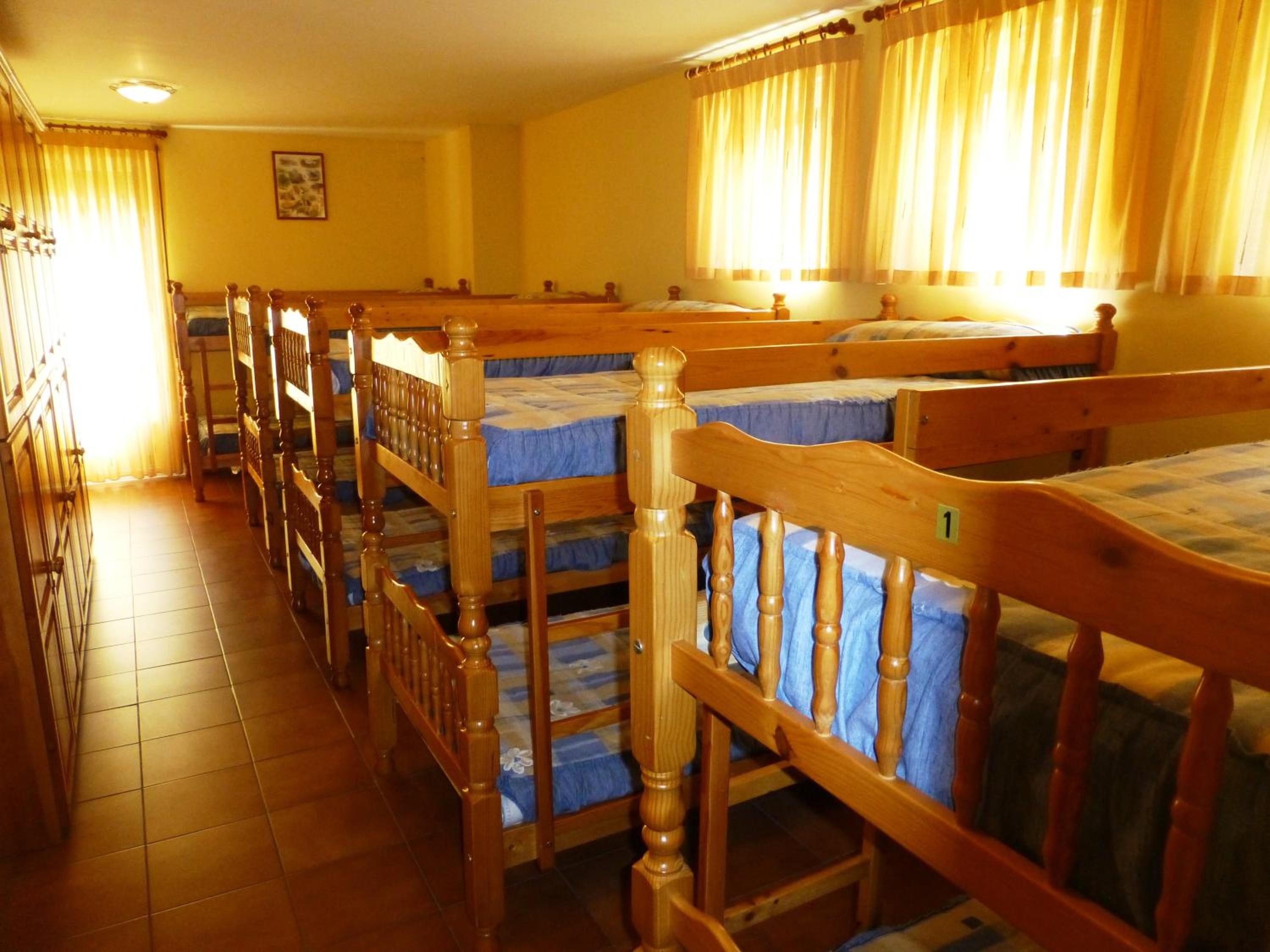 Cama en habitación compartida de 10 camas