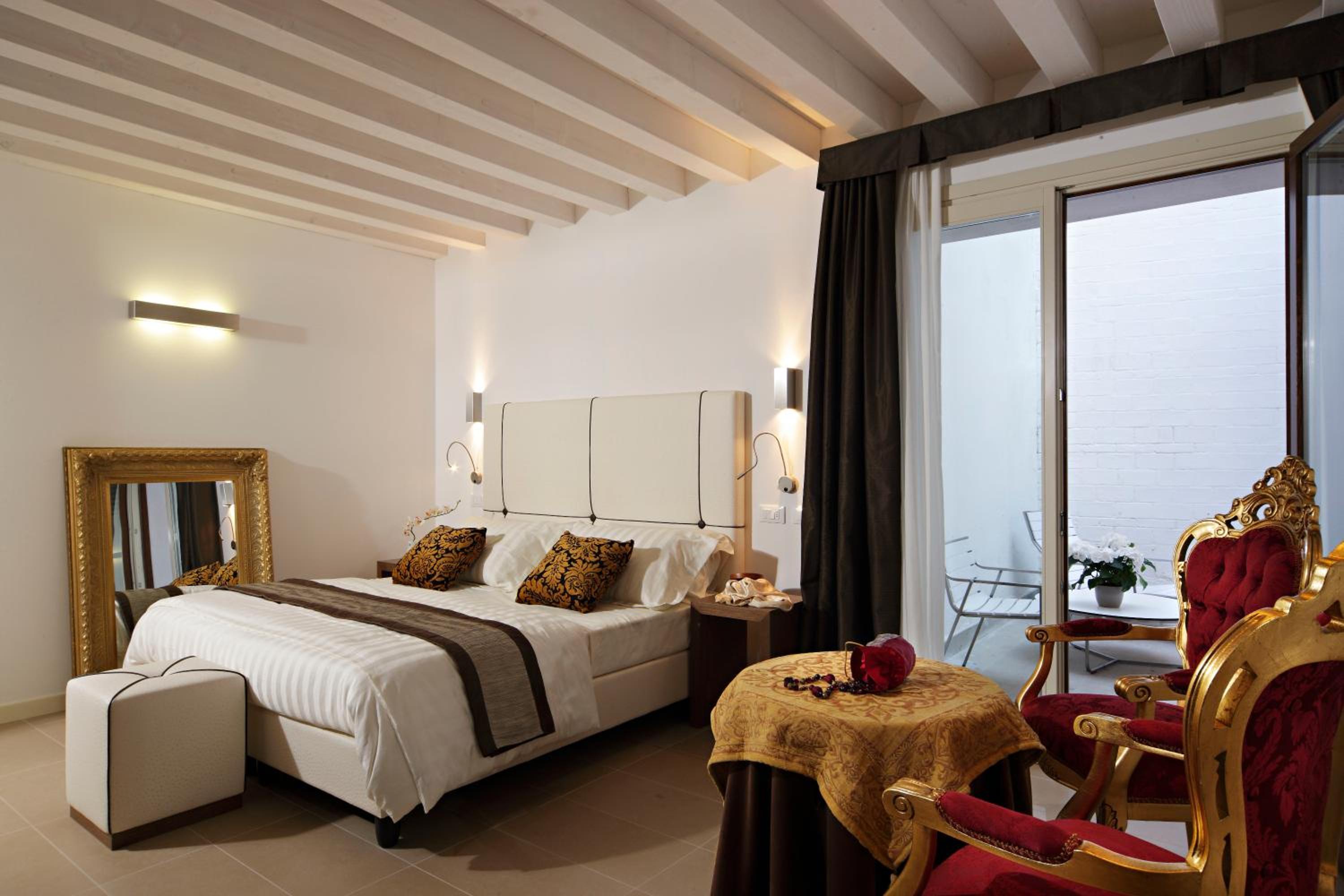 Superior Double Room with Patio photo 3