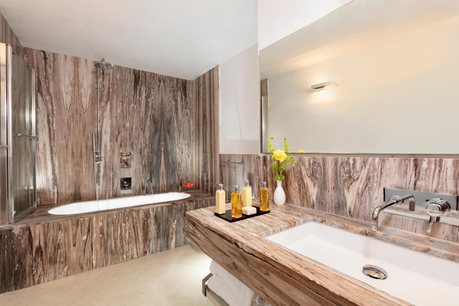 Deluxe Double Room with Sea View - Photo 2