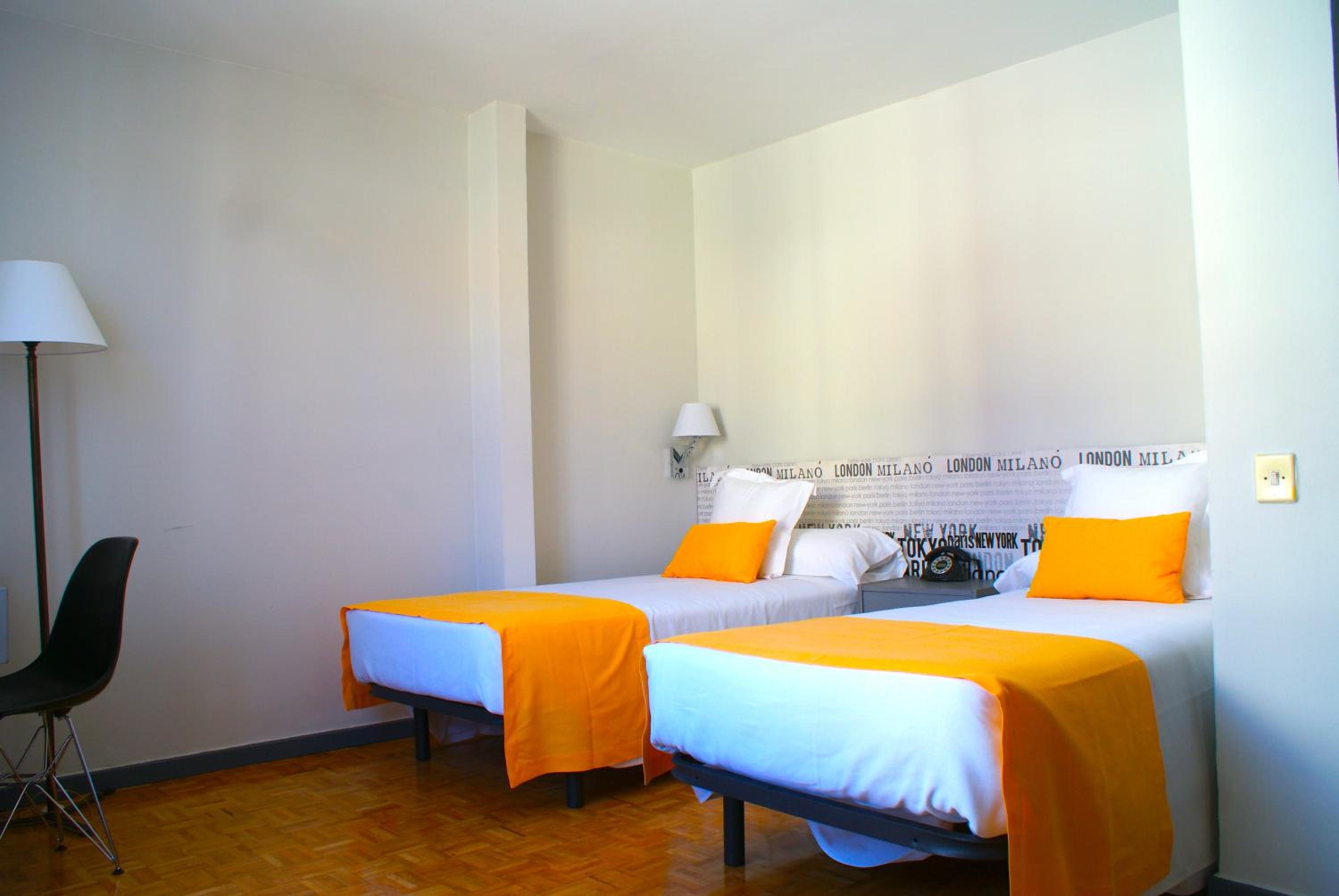 Twin Room with View - Photo 7