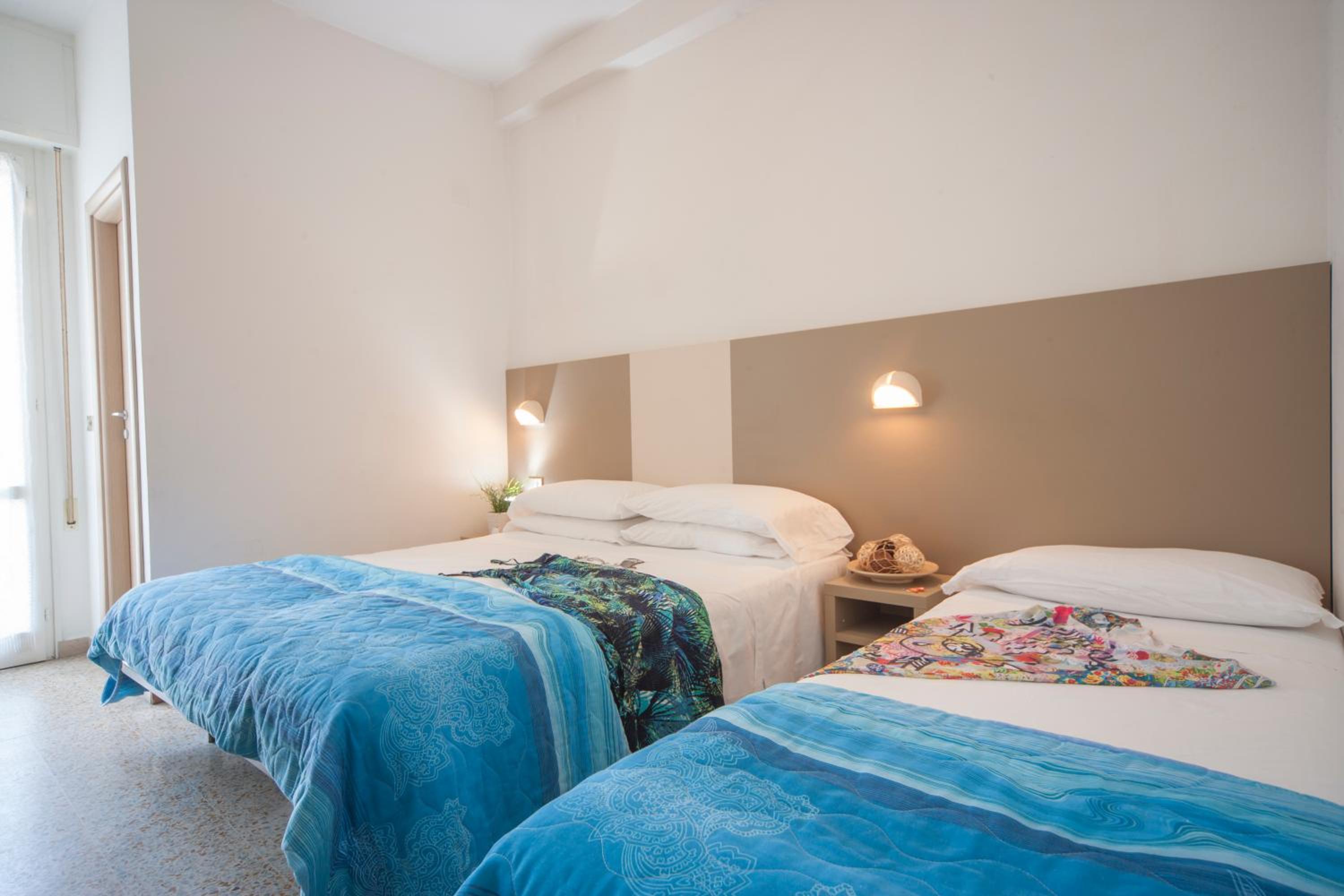 Basic Triple Room photo 1