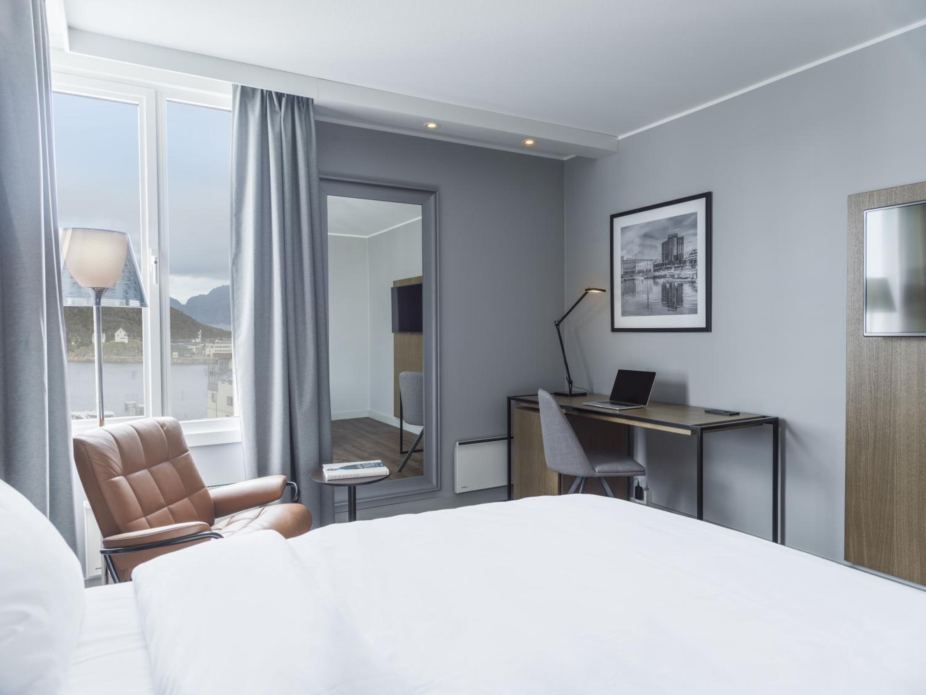 Premium Room with Sea View - Photo 5