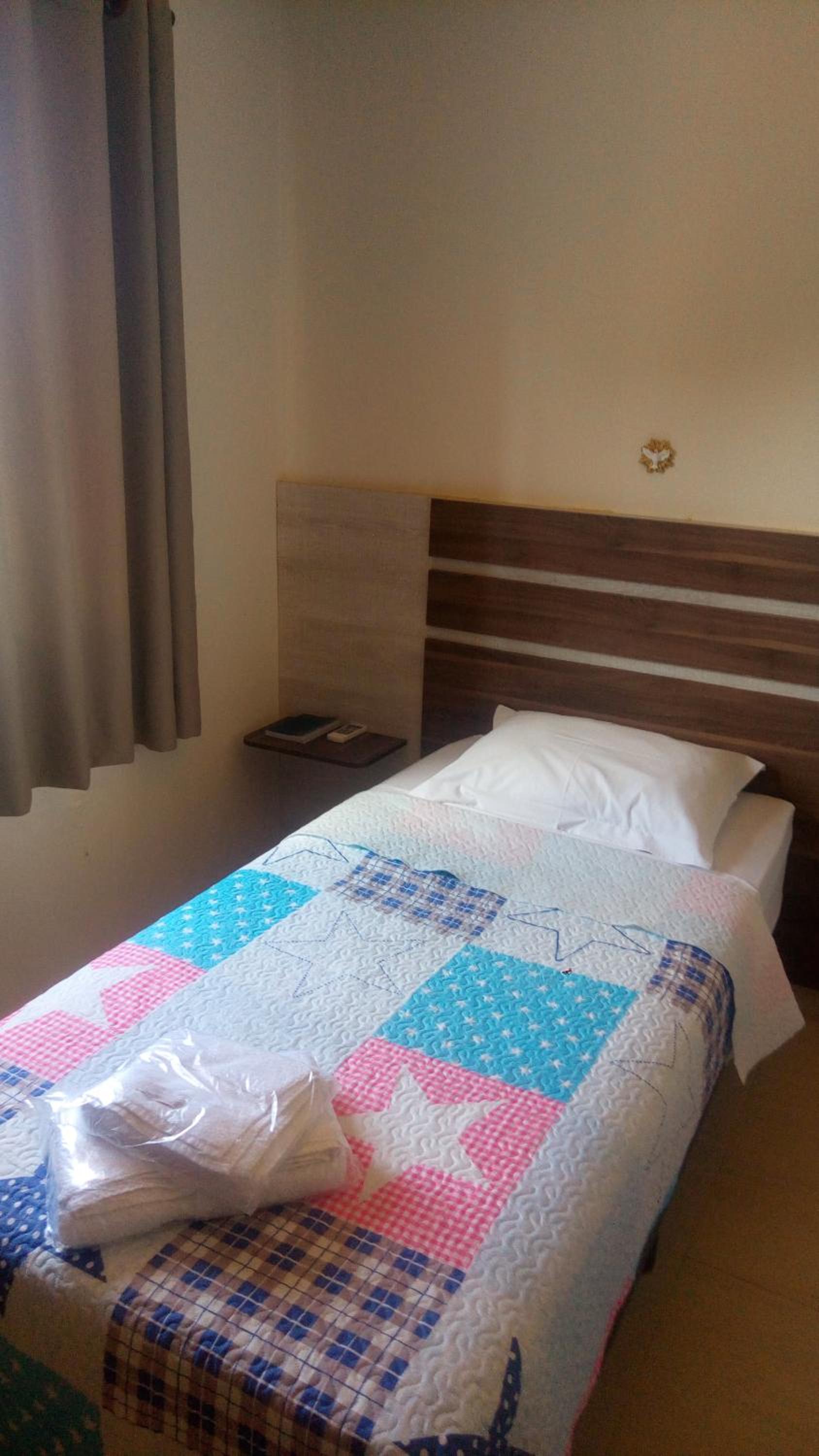 Small Single Room photo 3