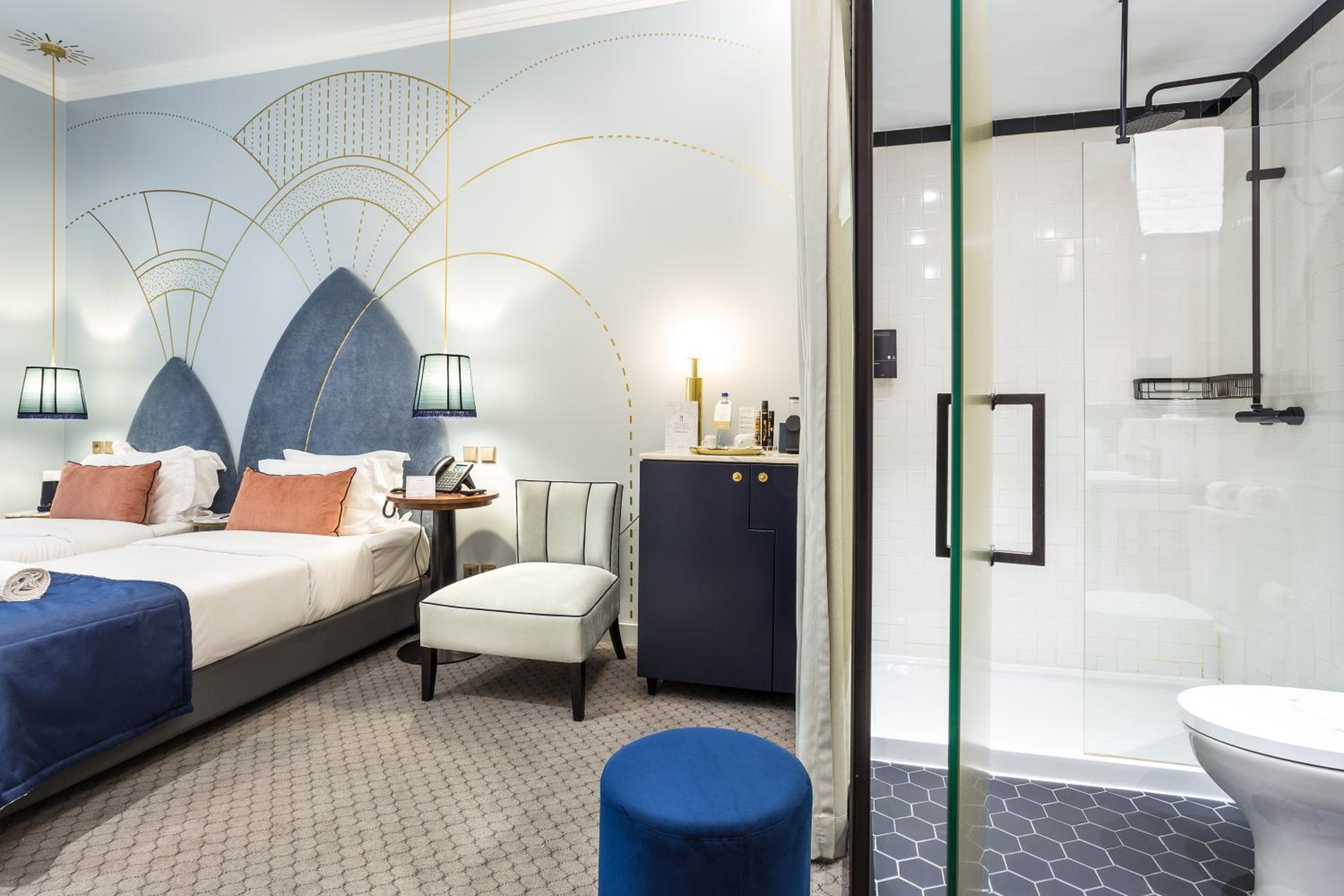 Classic Twin Room thumbnail 5