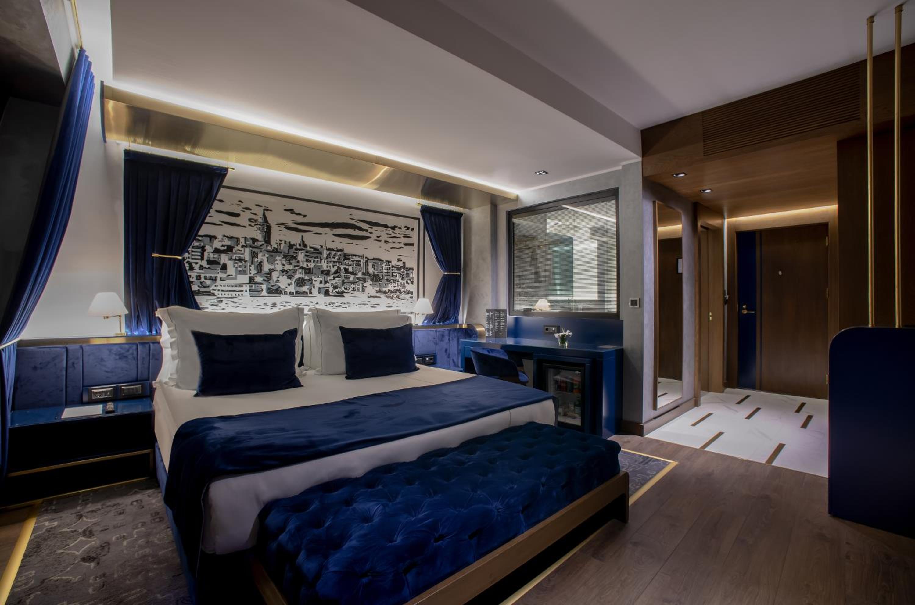 Junior Suite ,1 King Bed, Jetted Tub photo 1