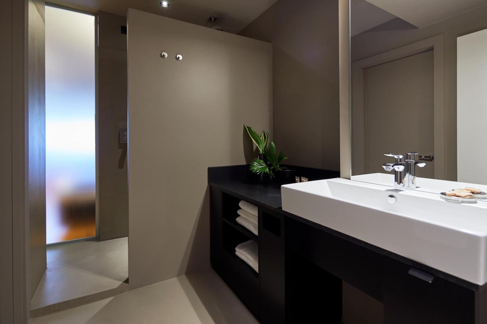 Business Double Room - Photo 7