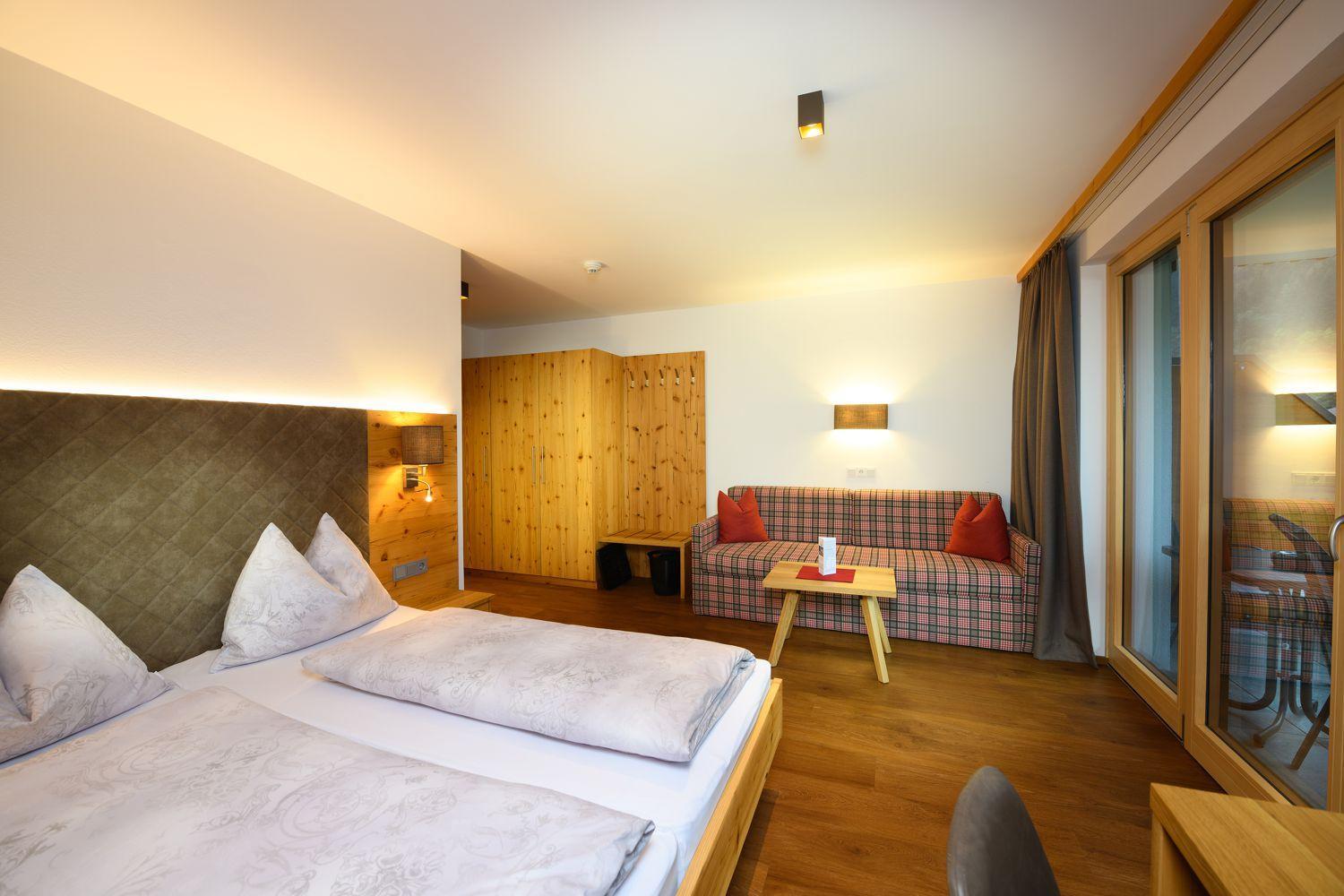 Double Room with Balcony - Photo 1