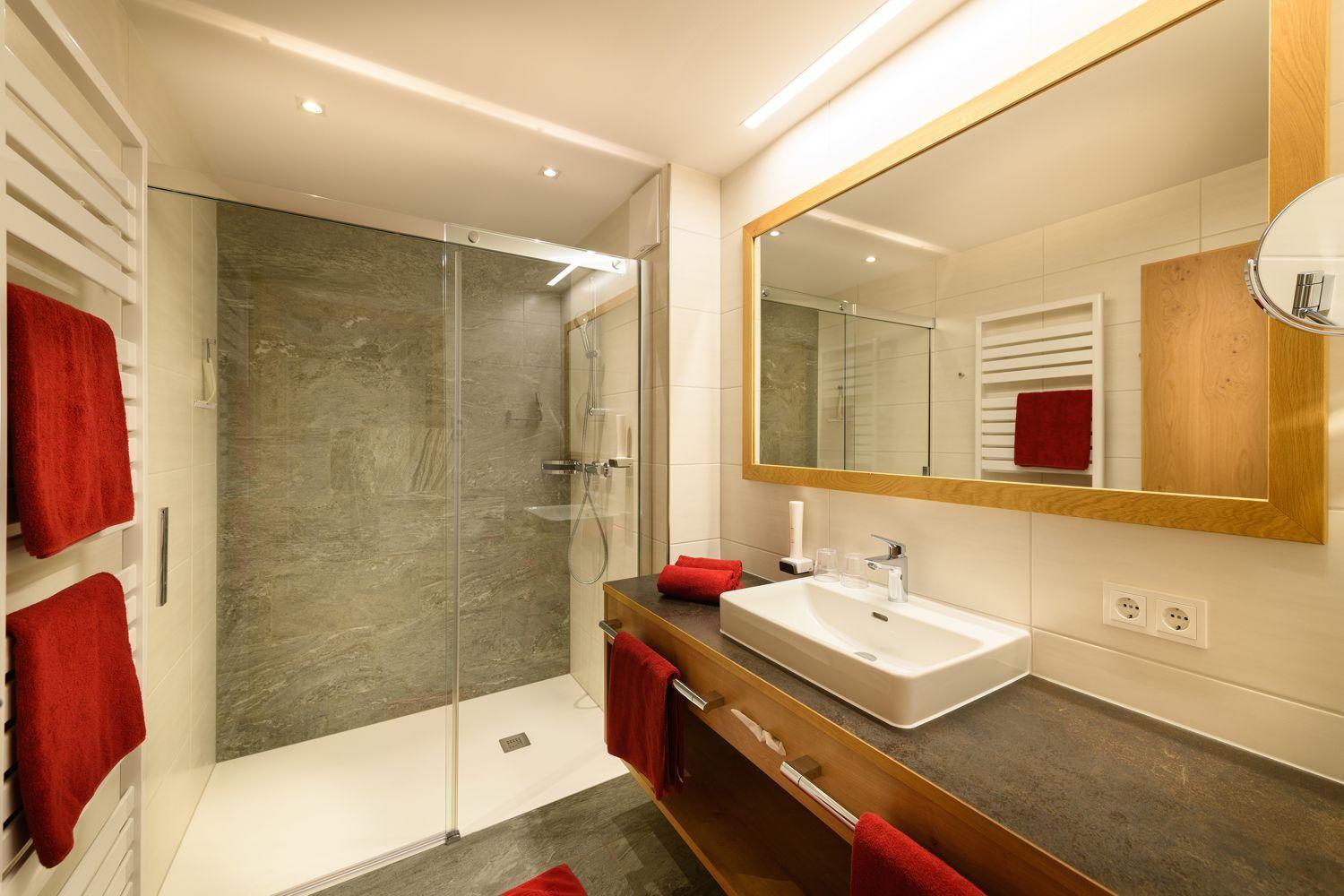 Deluxe Double Room with Balcony - Photo 7