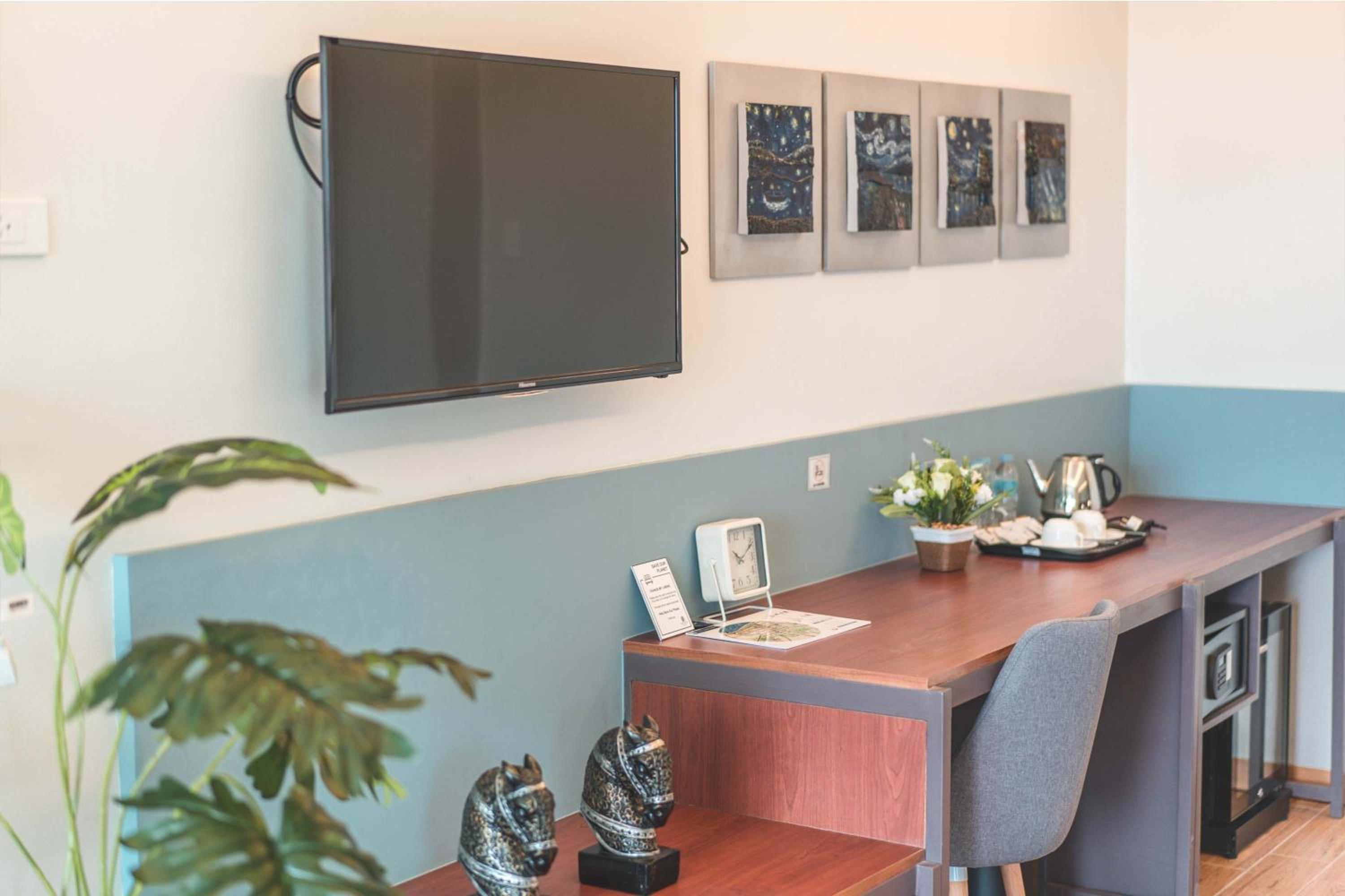 Suite - Photo 3