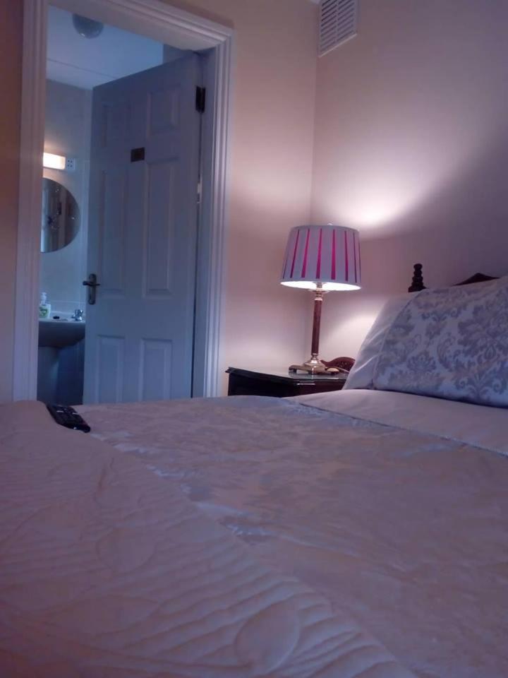 Double Room with Private Bathroom - Photo 7