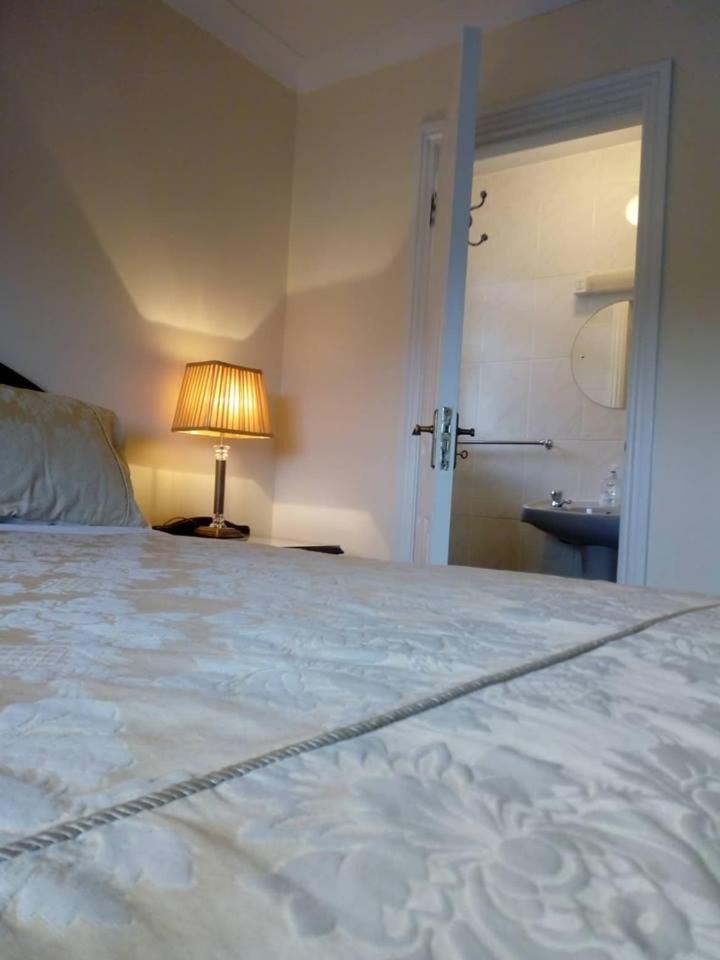 Double Room with Private Bathroom - Photo 9
