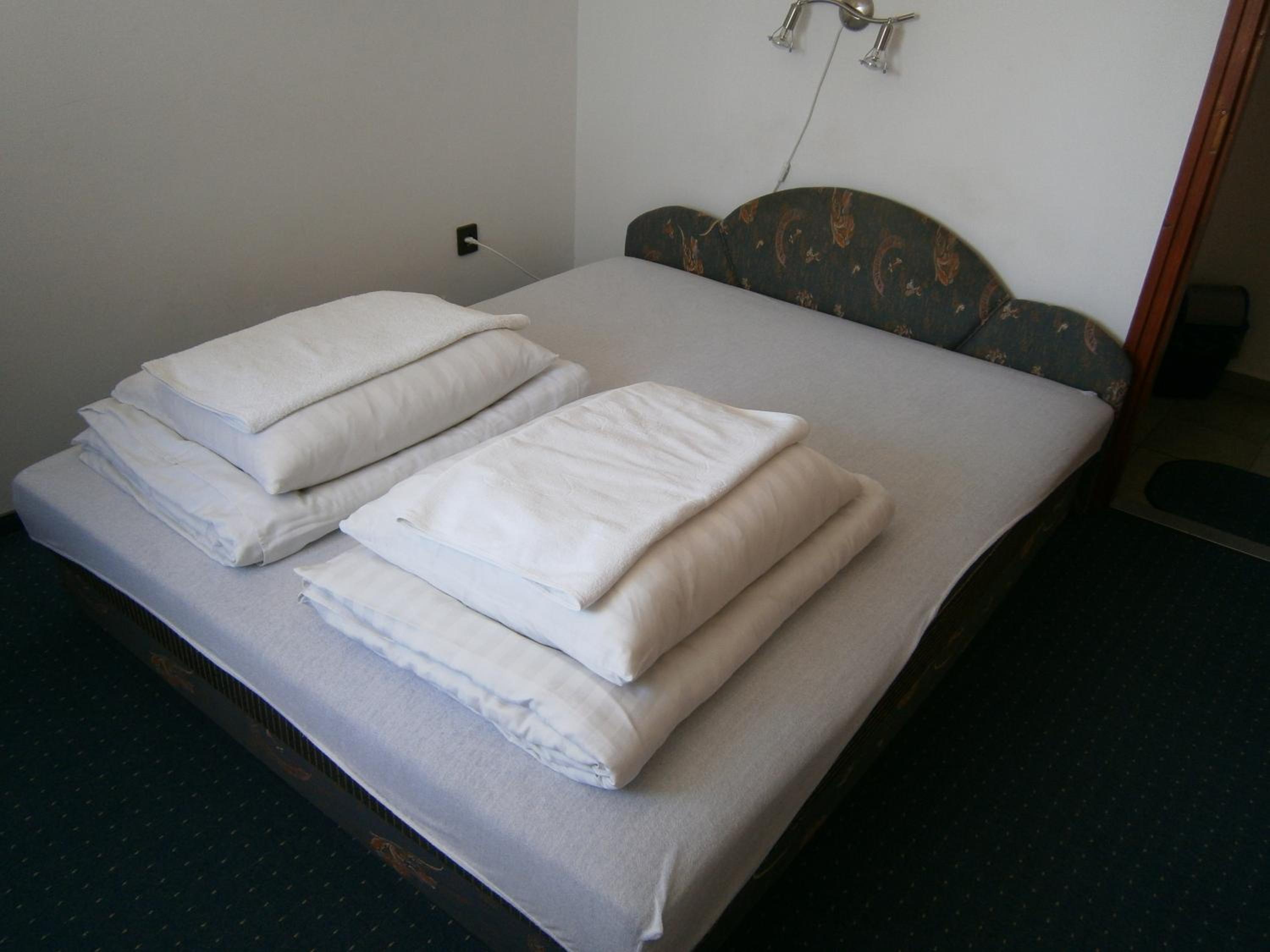 Double or Twin Room - Photo 7