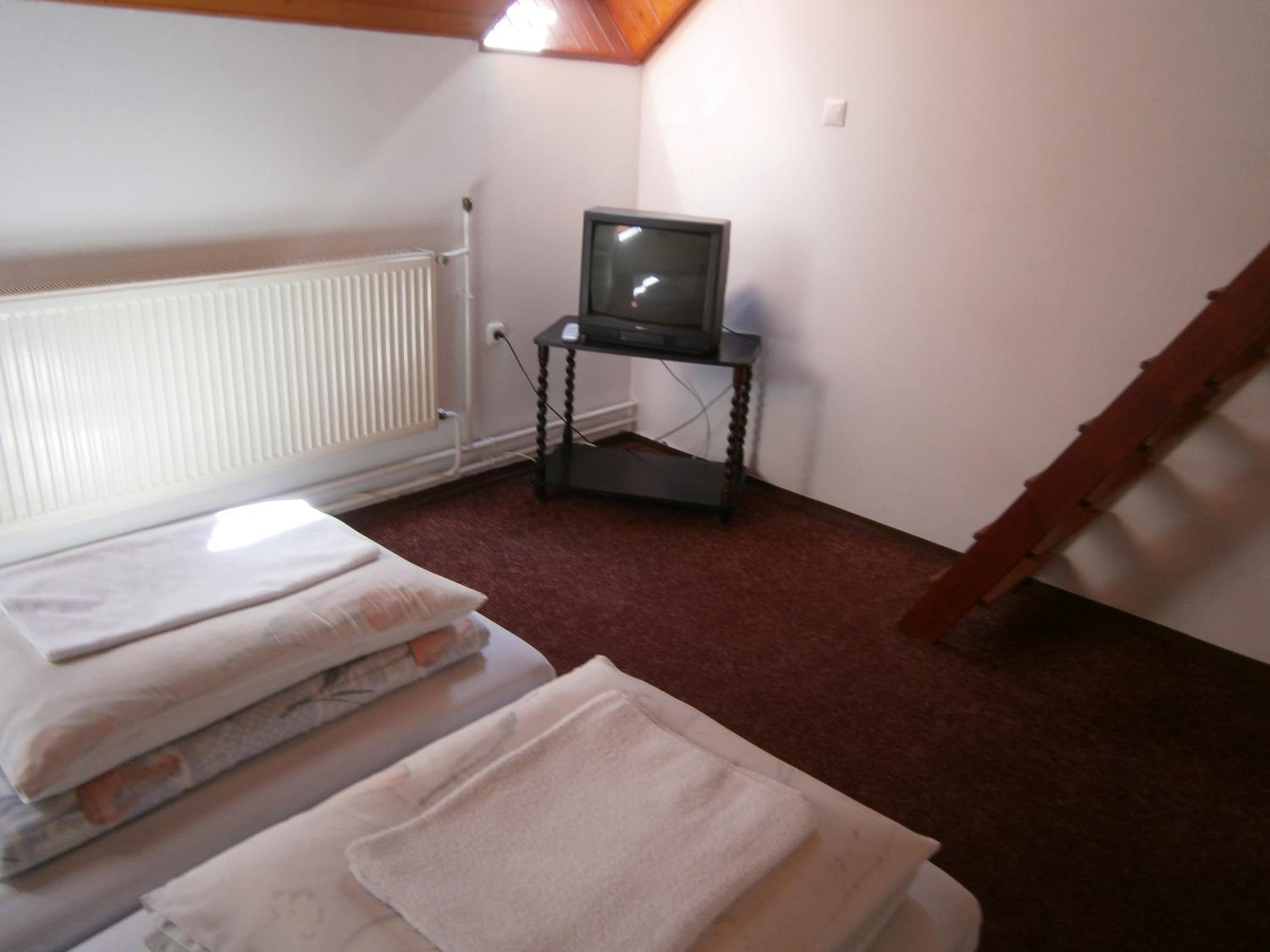 Sextuple Room - Photo 3