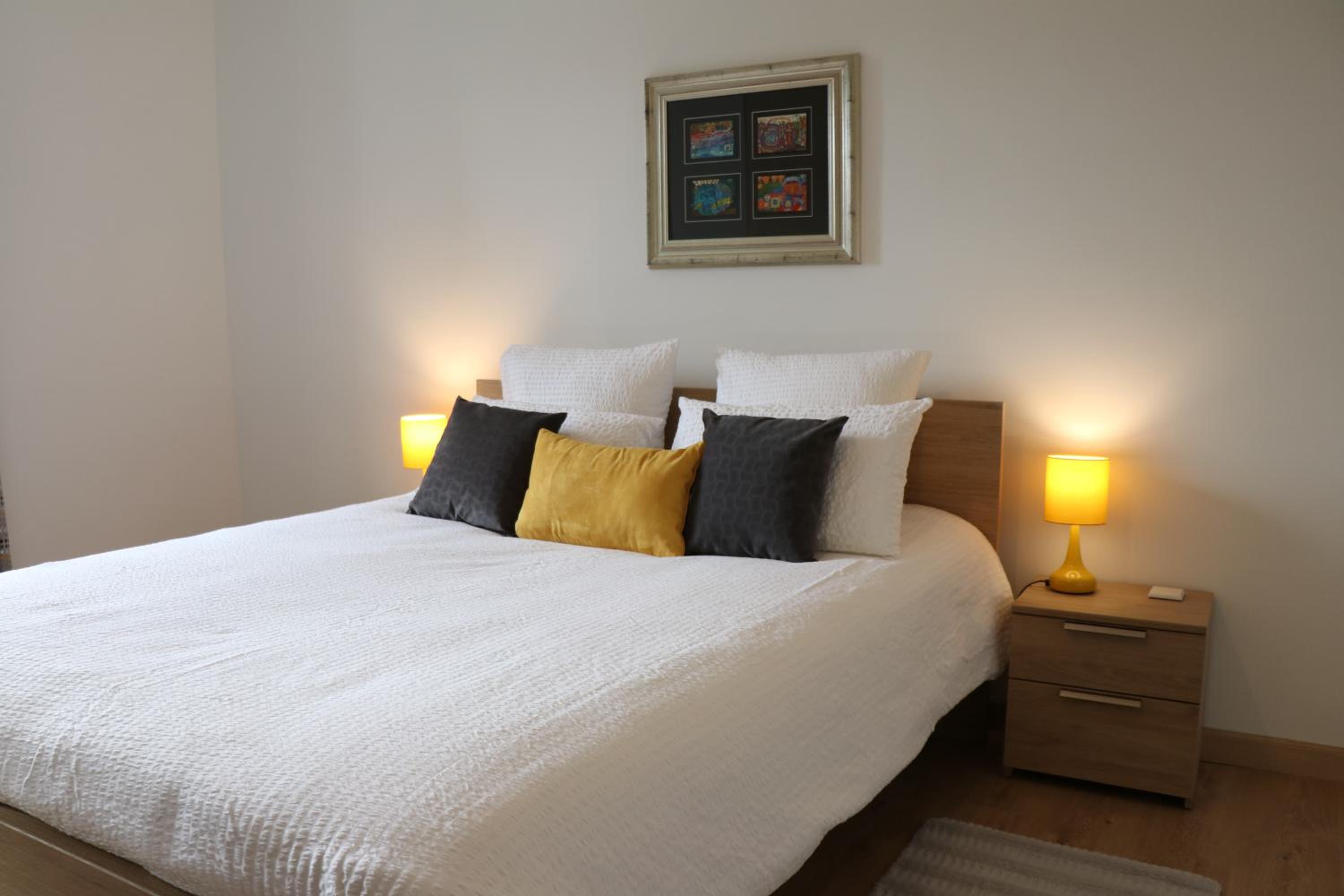Five-Bedroom House - Photo 14