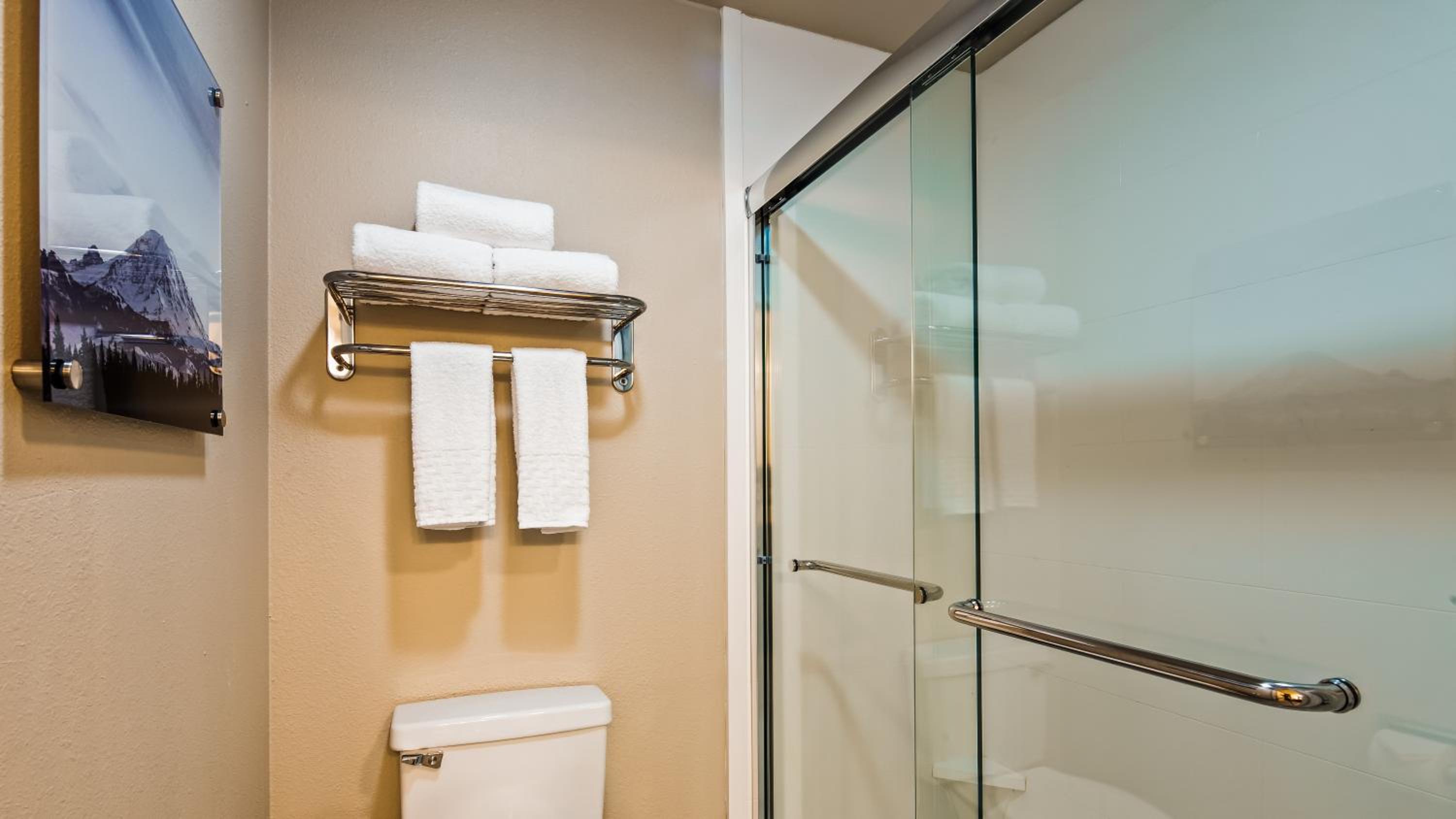 King Suite - Non-Smoking - Photo 5