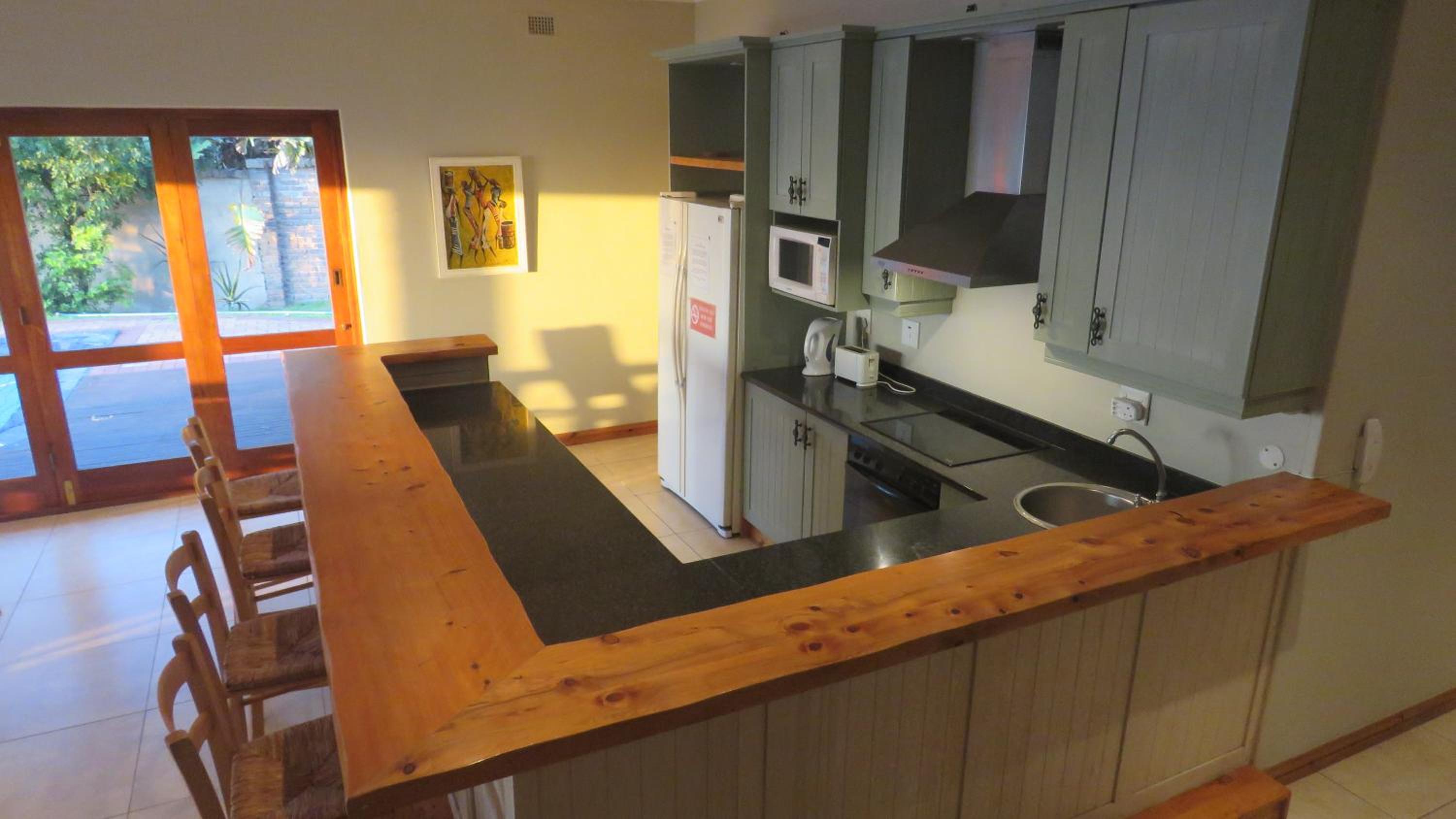 Four-Bedroom House - Photo 2