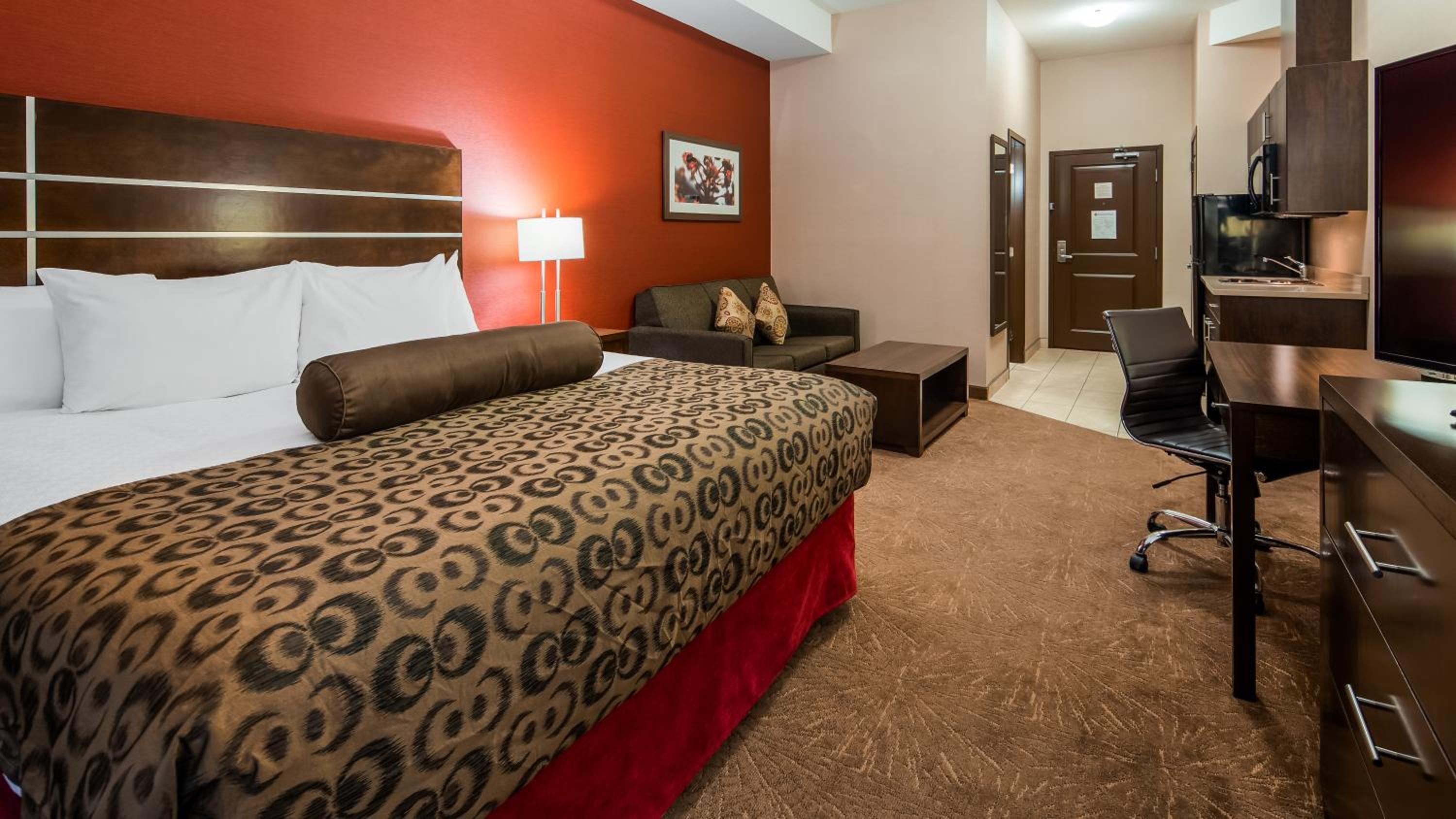 King Suite with Sofa Bed and Kitchen- Non-Smoking