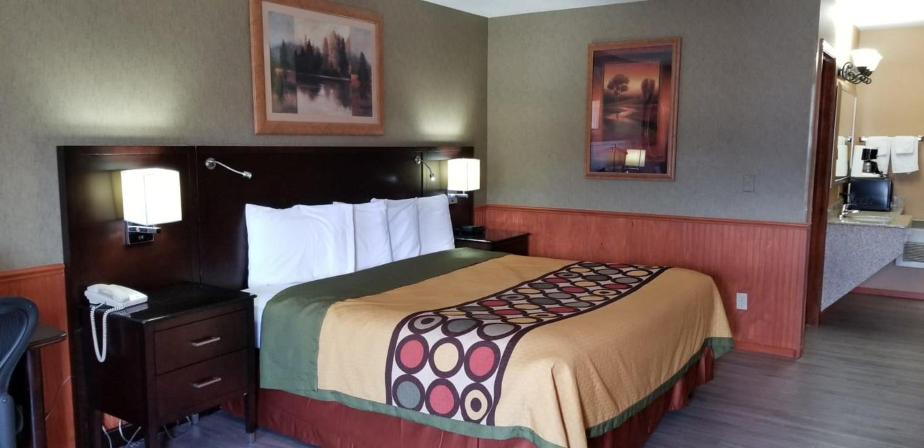 Deluxe King Room photo 1
