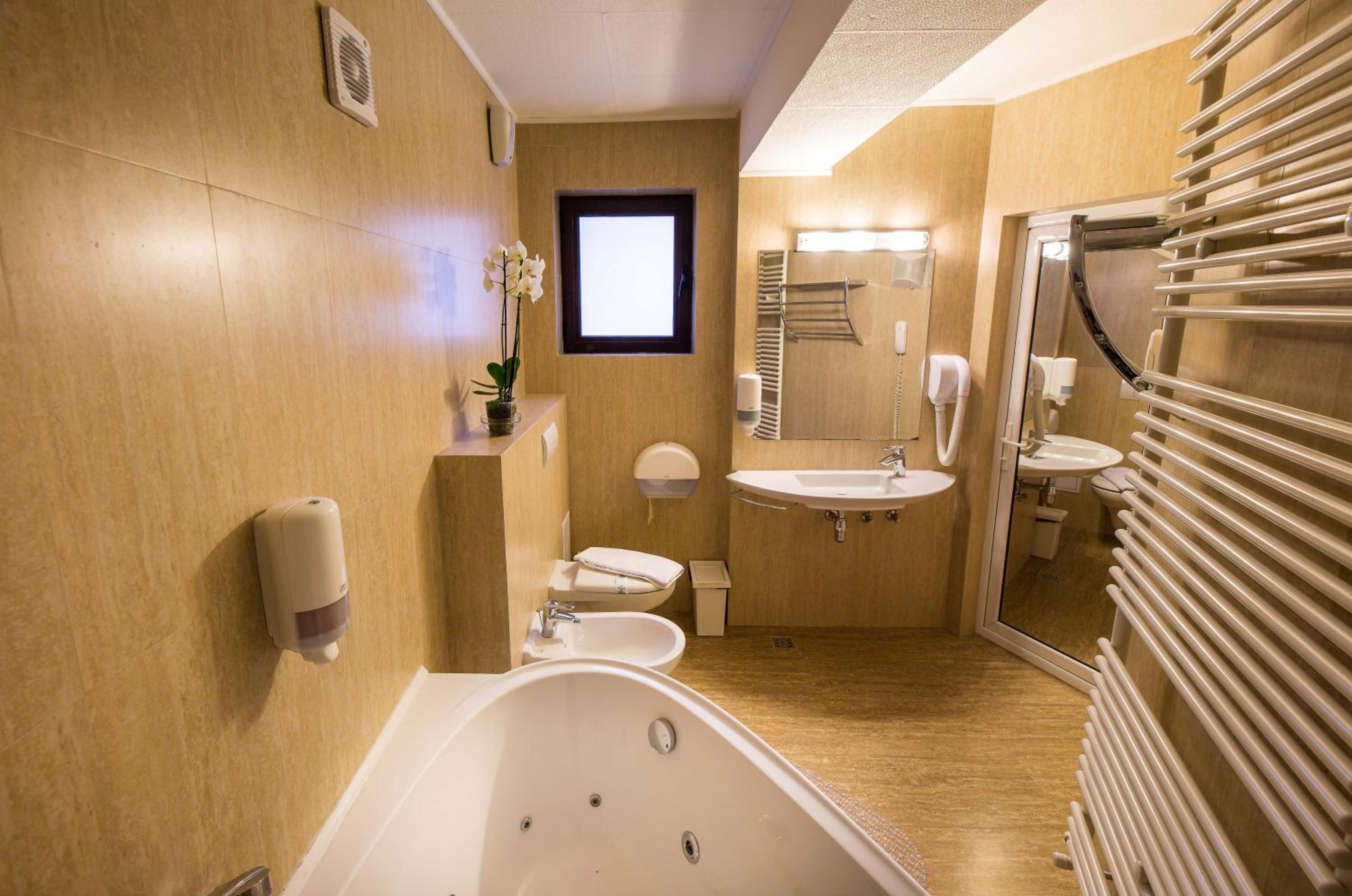 Apartment with Spa Bath - Eden Principal photo 3