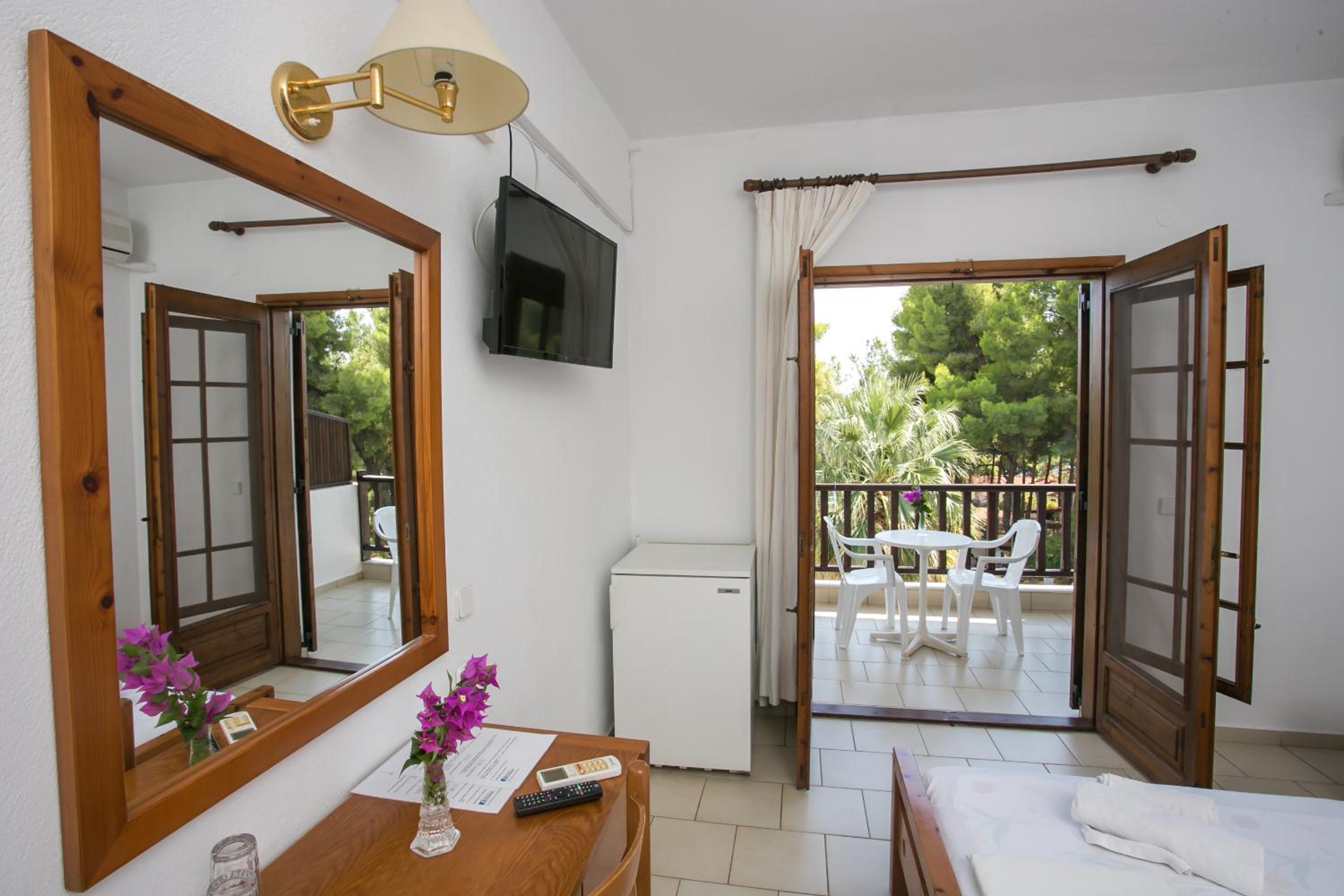 Standard Twin Room (2-3 Adults) - Photo 6