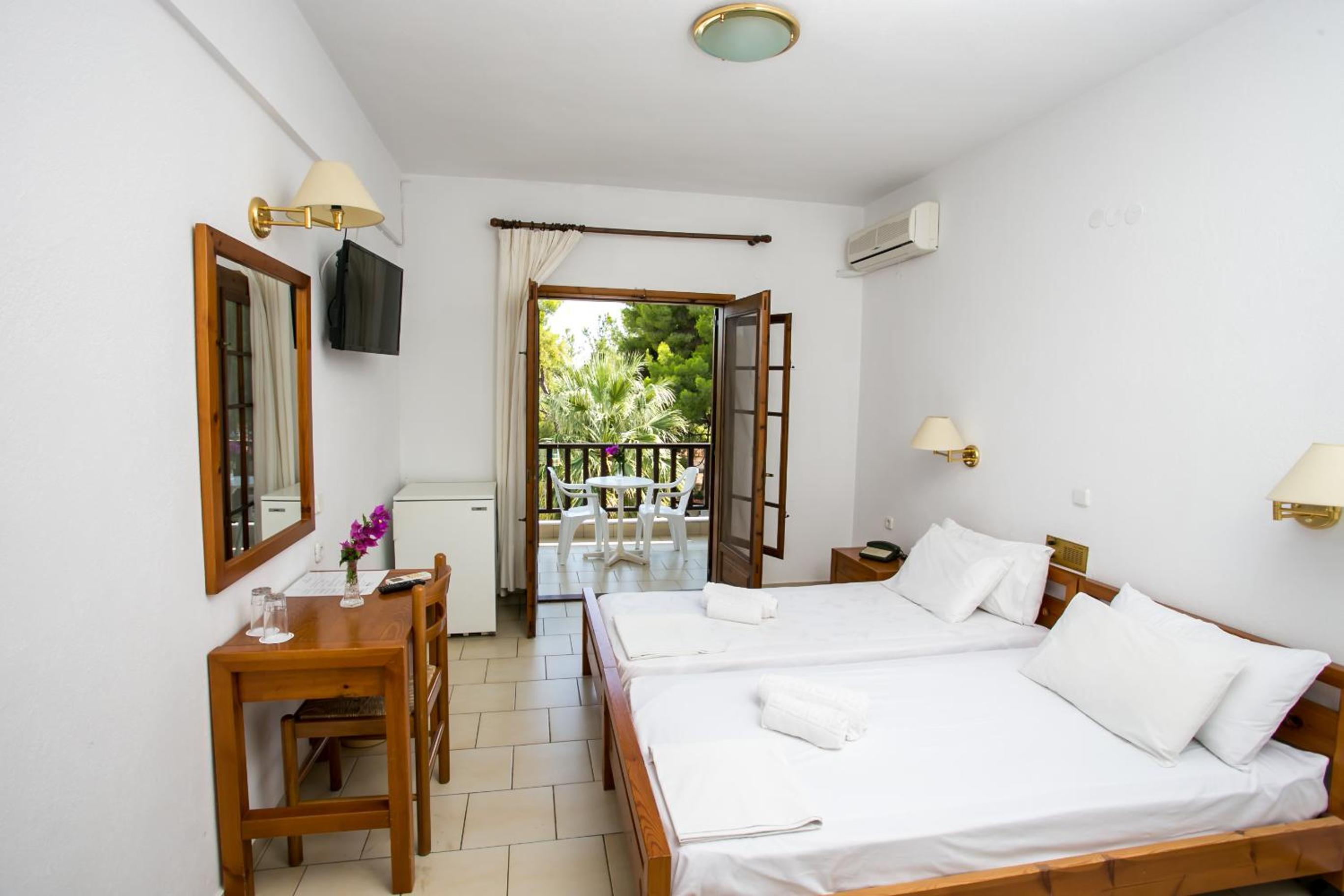 Standard Twin Room (2-3 Adults) - Photo 3