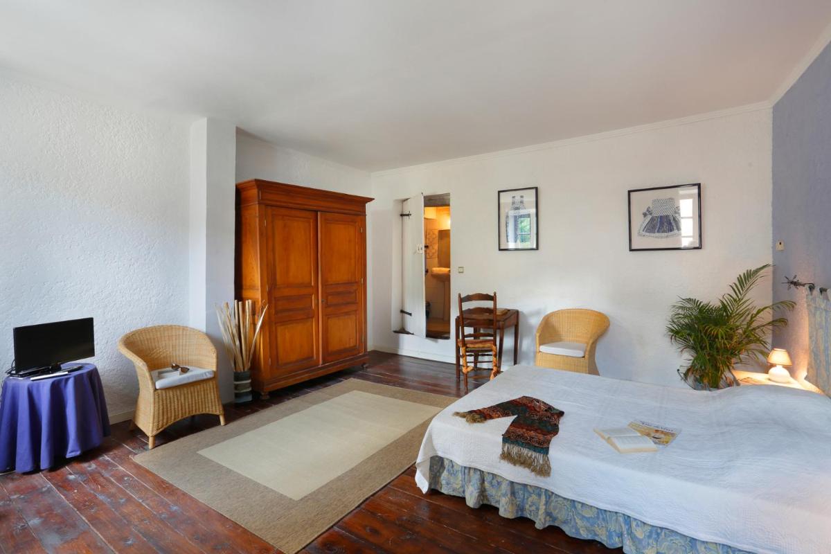 Deluxe Double Room with Shower photo 3