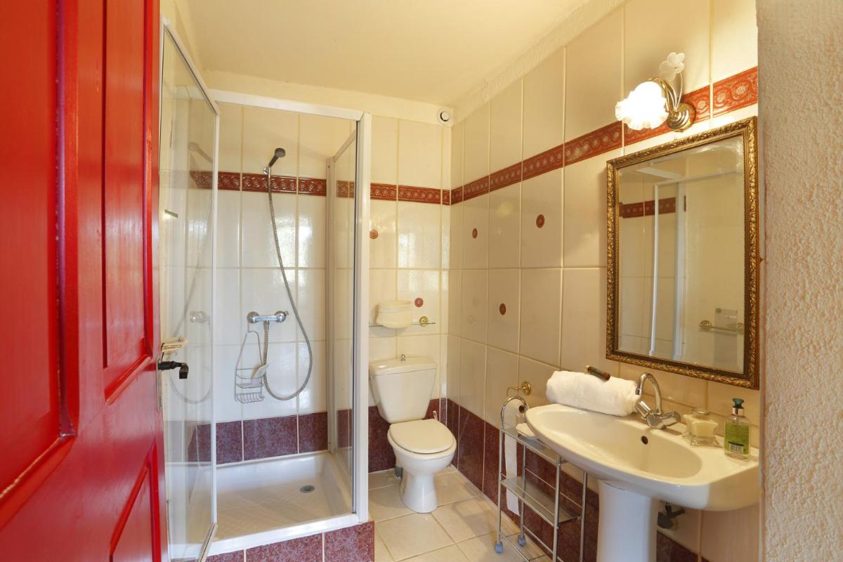Deluxe Double Room with Shower photo 2