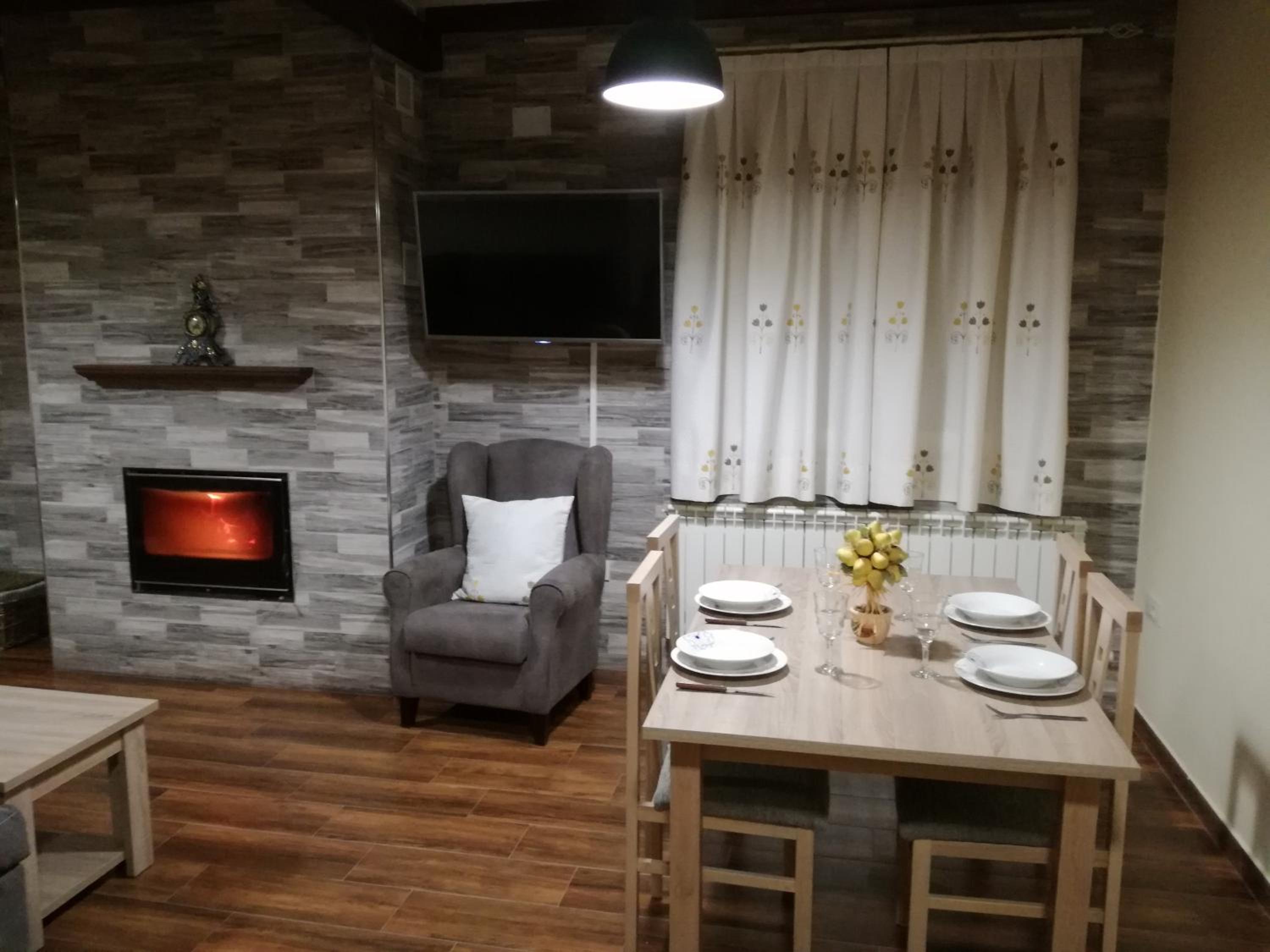 Apartment with Mountain View photo 2