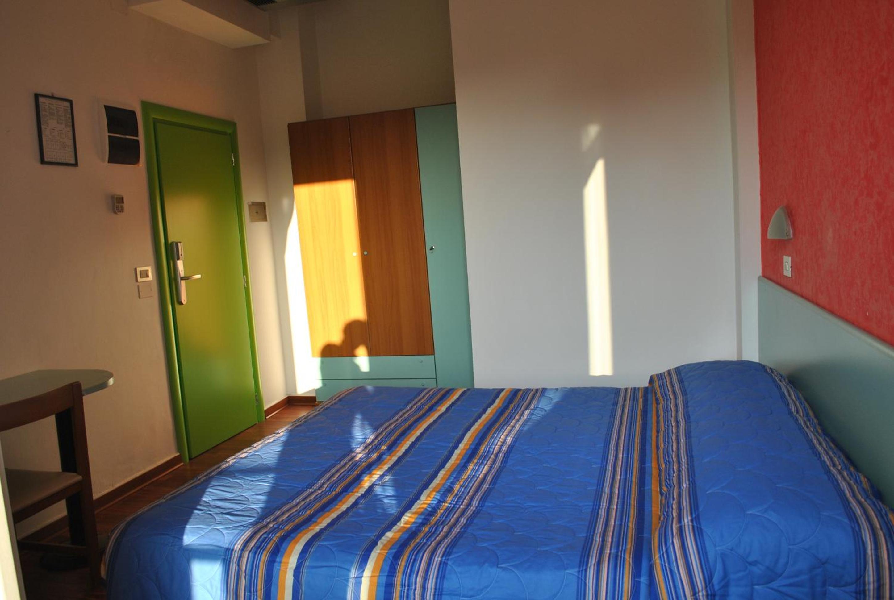 Basic Double Room photo 3