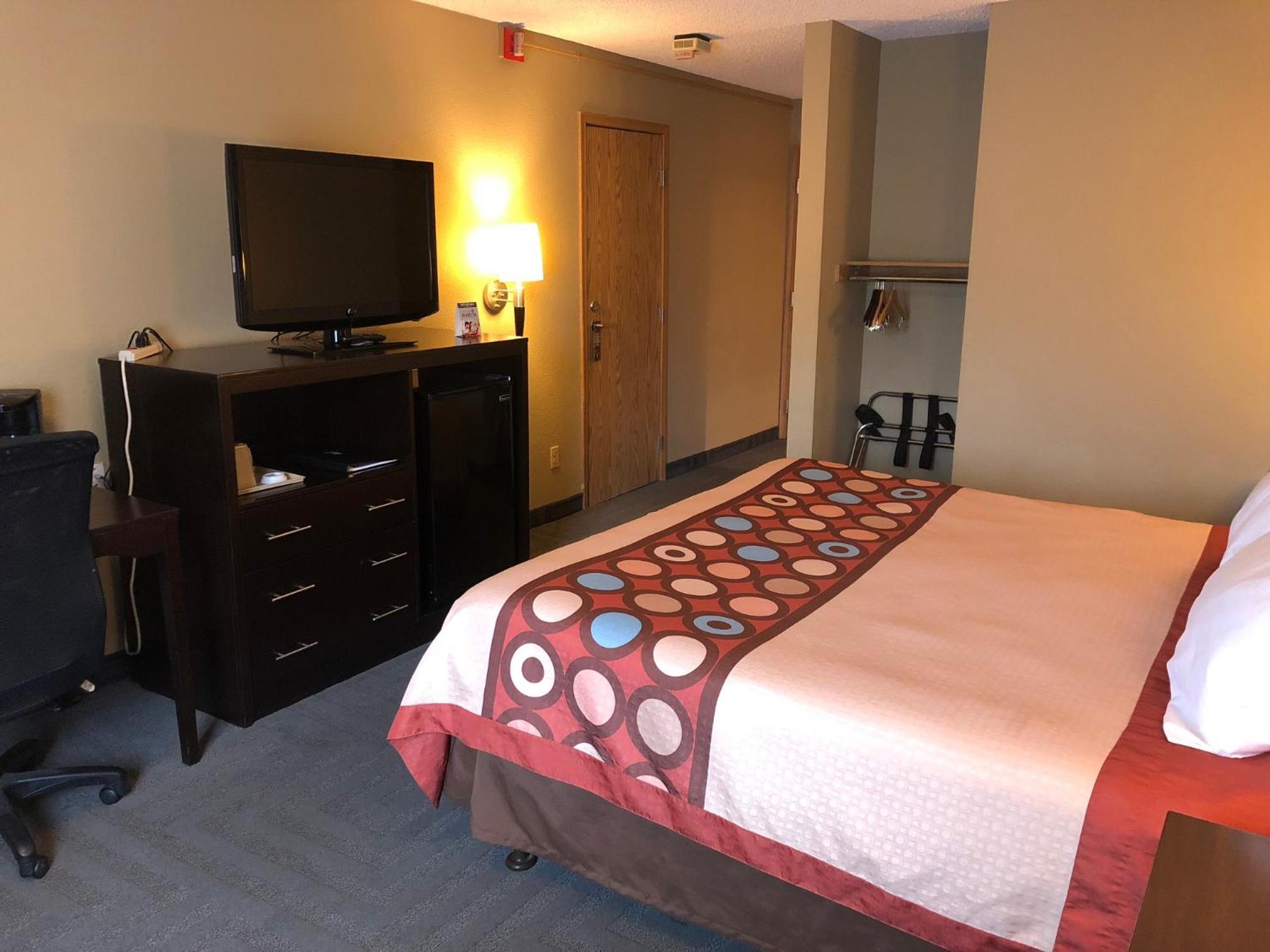 King Room - Mobility Access/Non-Smoking - Photo 8