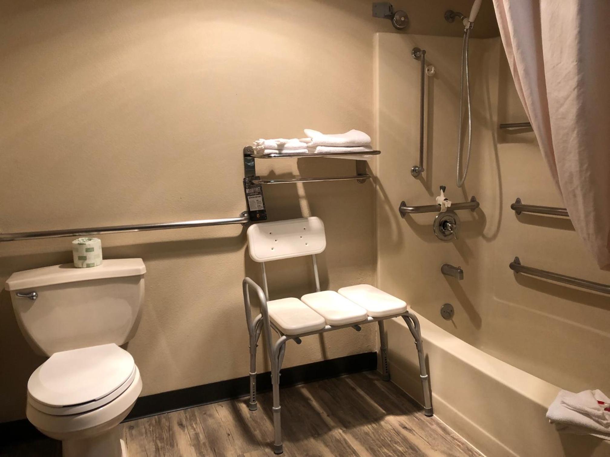 King Room - Mobility Access/Non-Smoking - Photo 6