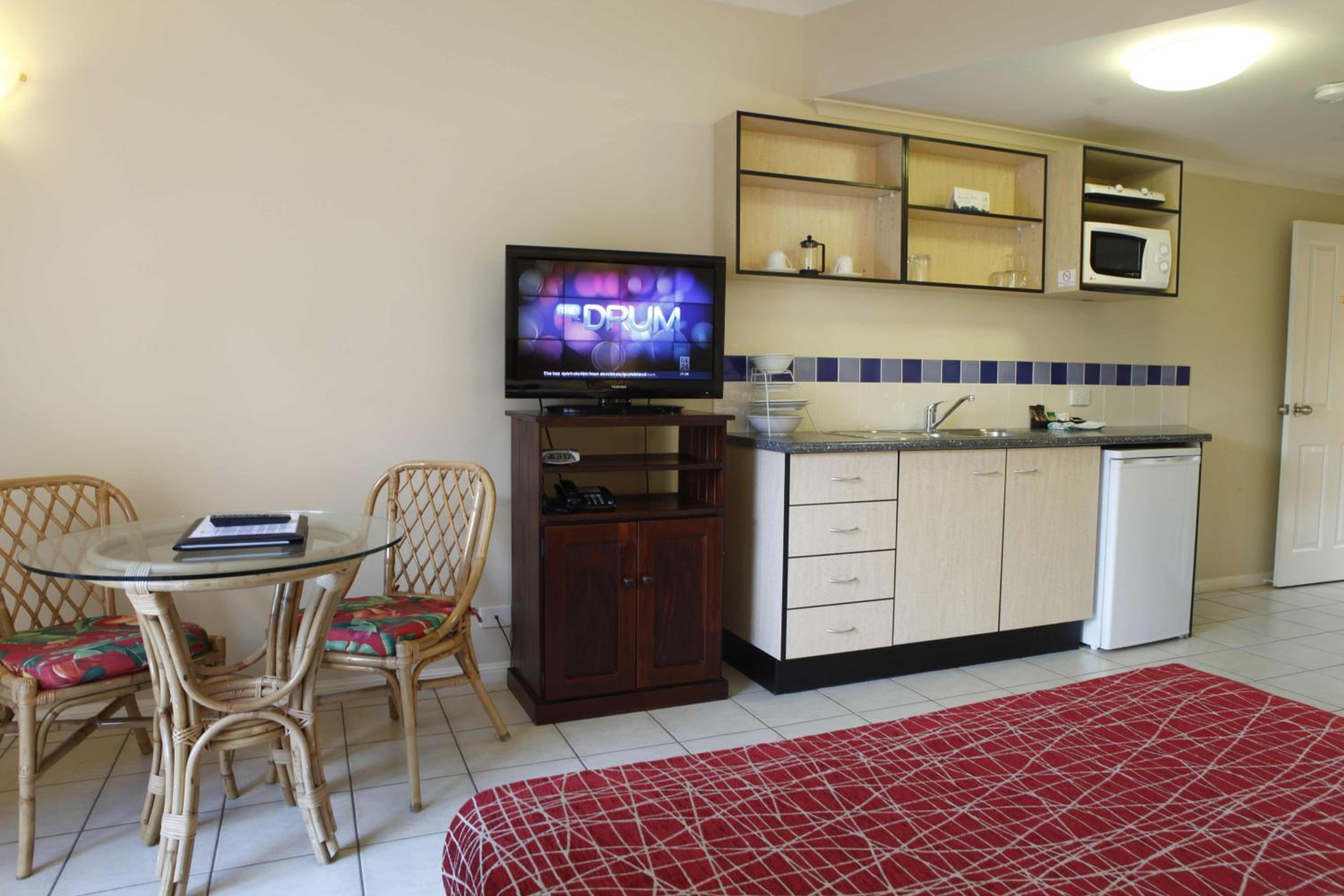 Studio Apartment - Photo 4