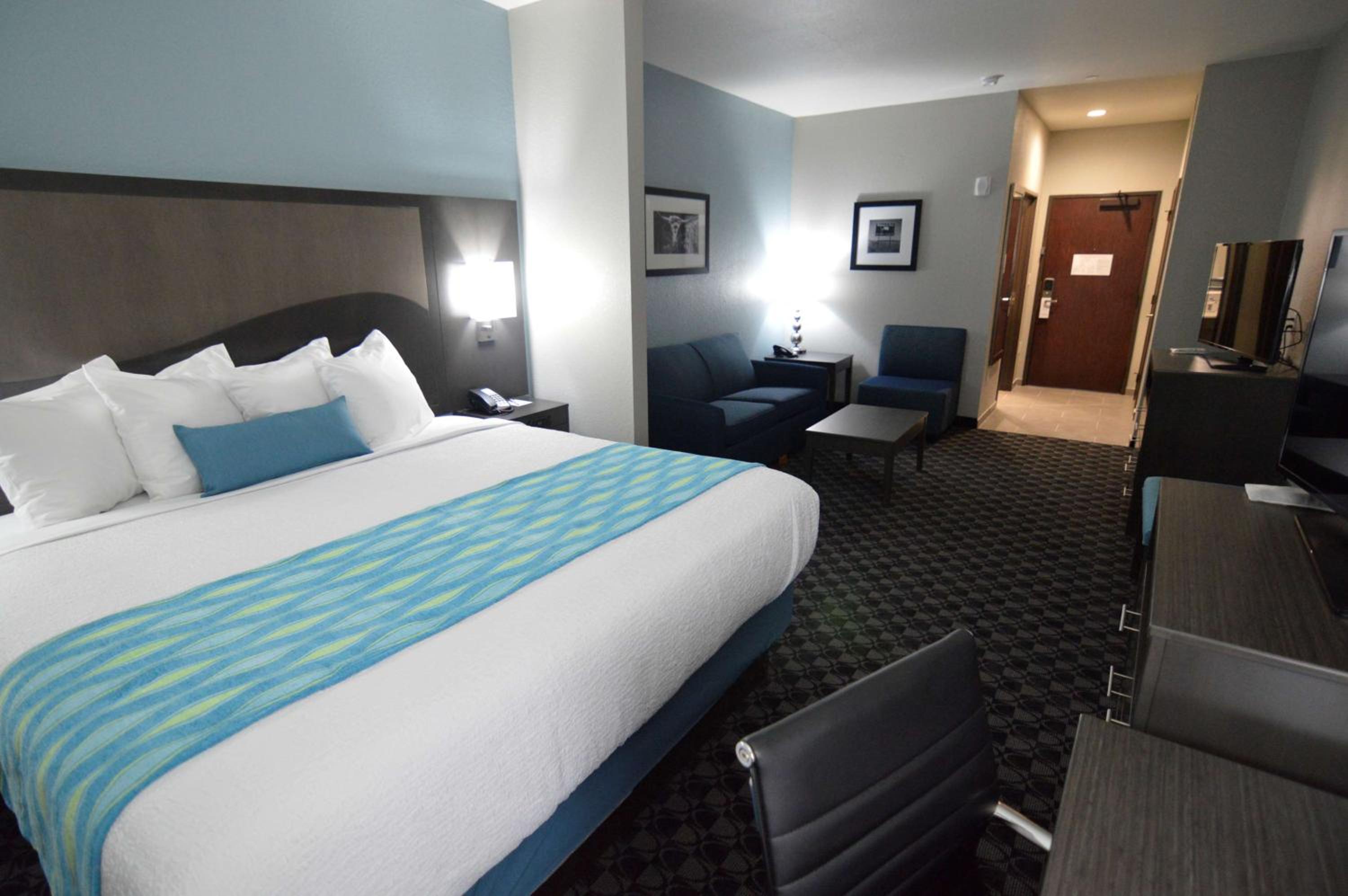 King Suite - Non-Smoking photo 3