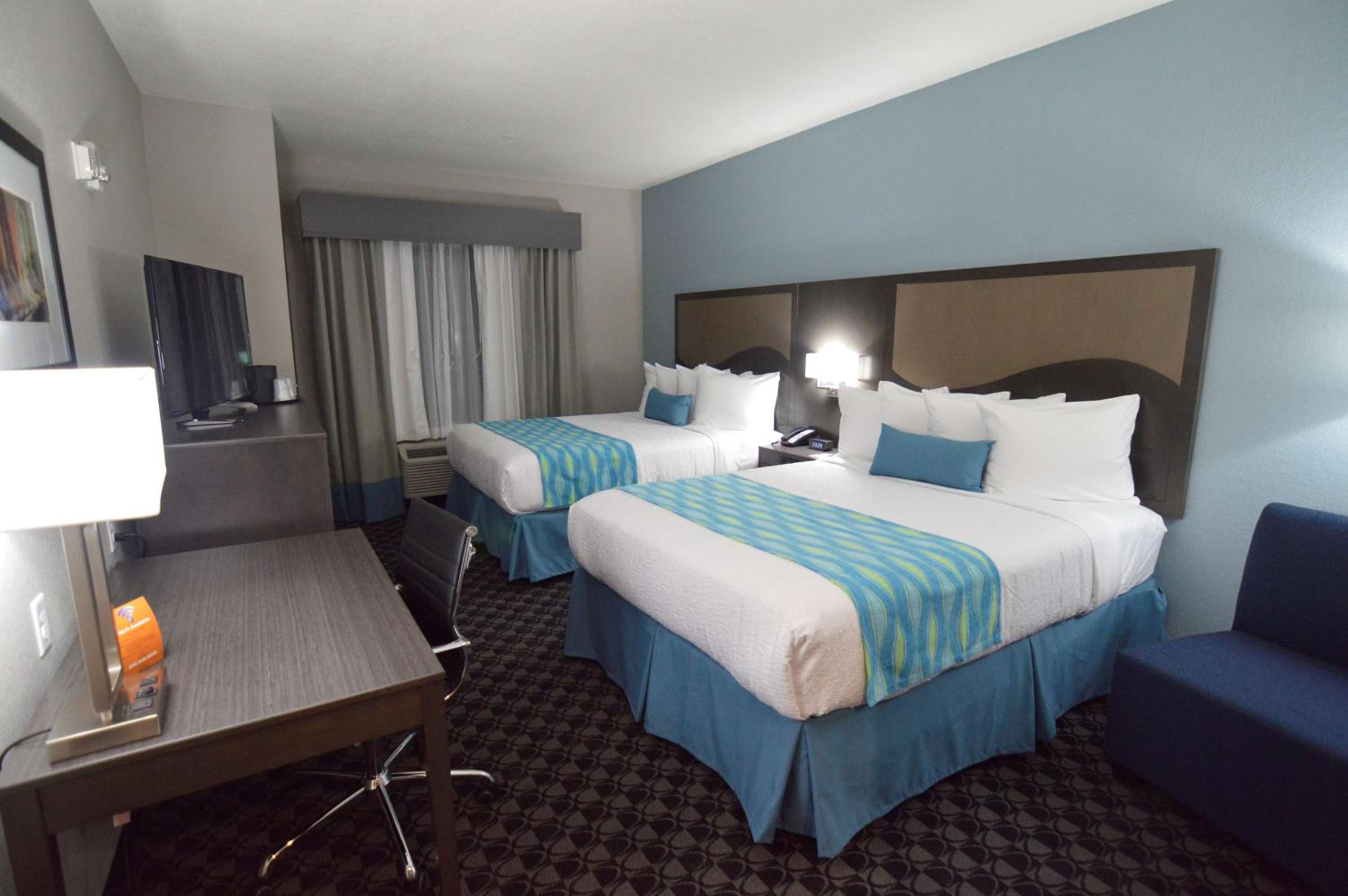 Queen Room with Two Queen Beds and Roll-In Shower - Disability Access/Non-Smoking