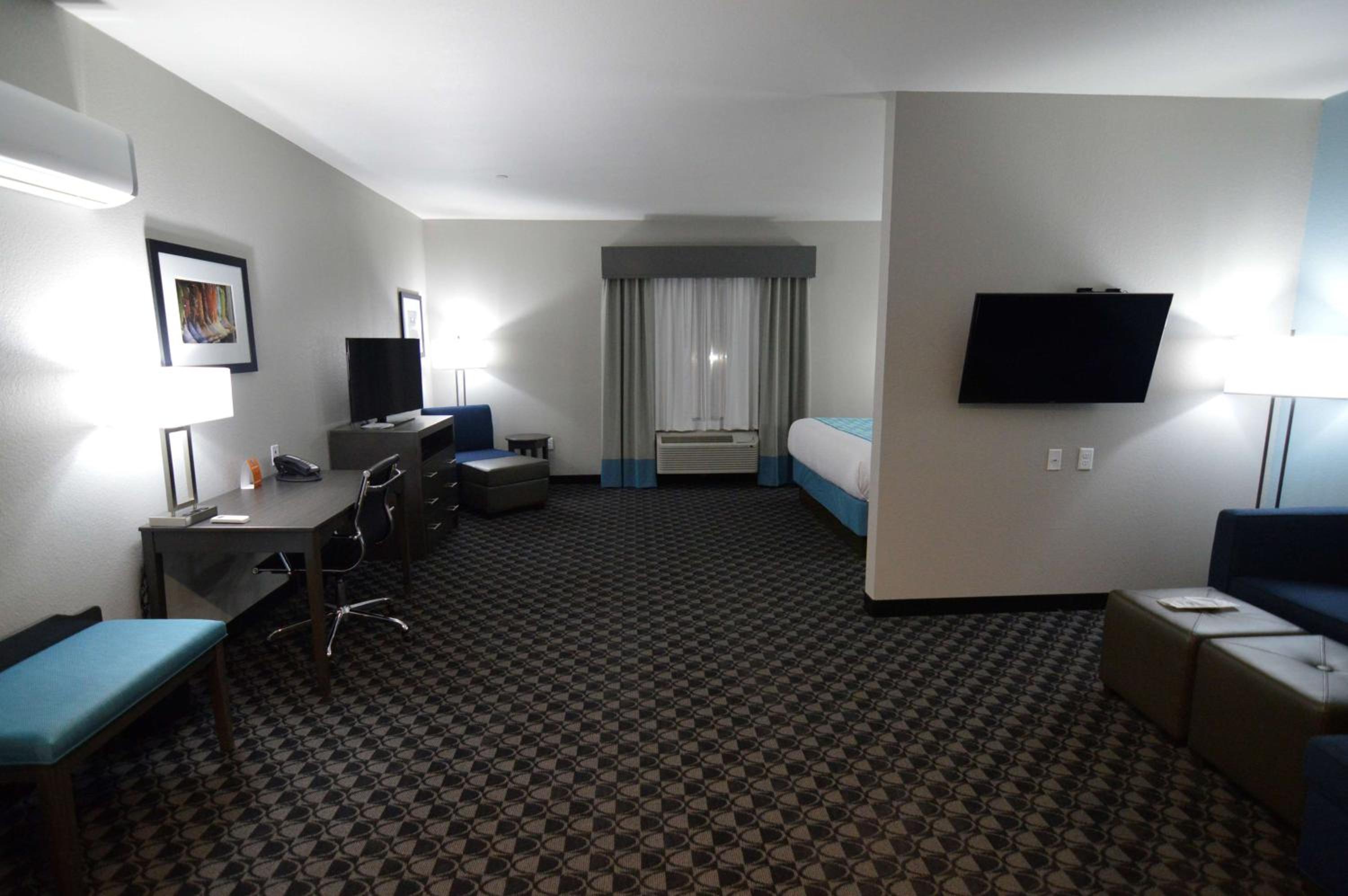 King Suite with Sofa Bed and Kitchenette