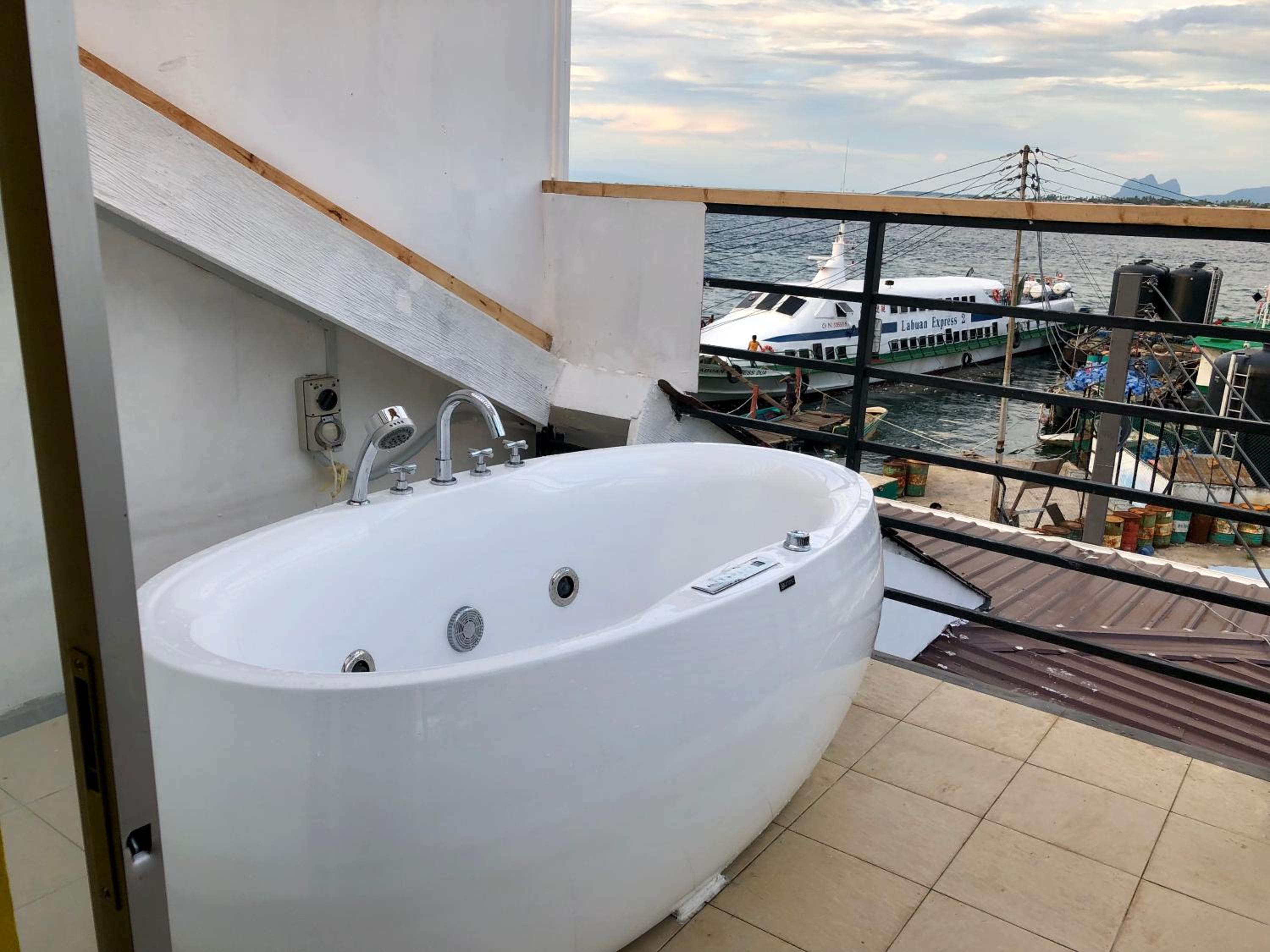 Family Room With Side Sea View photo 1
