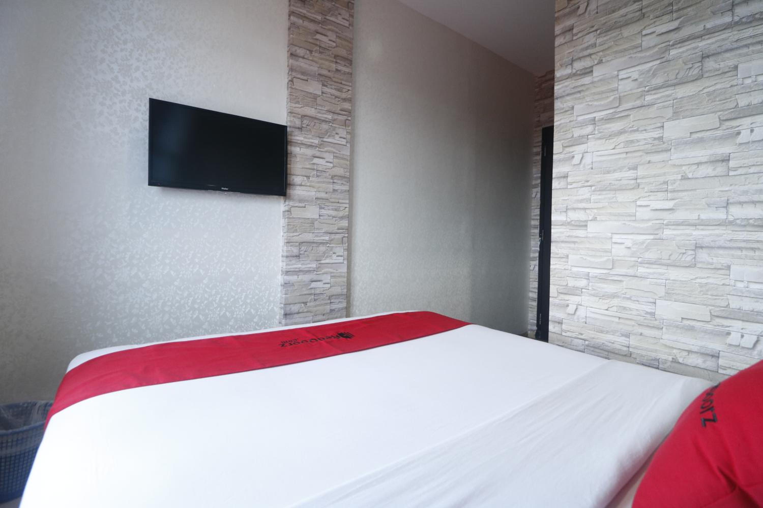 Budget Double Room photo 2