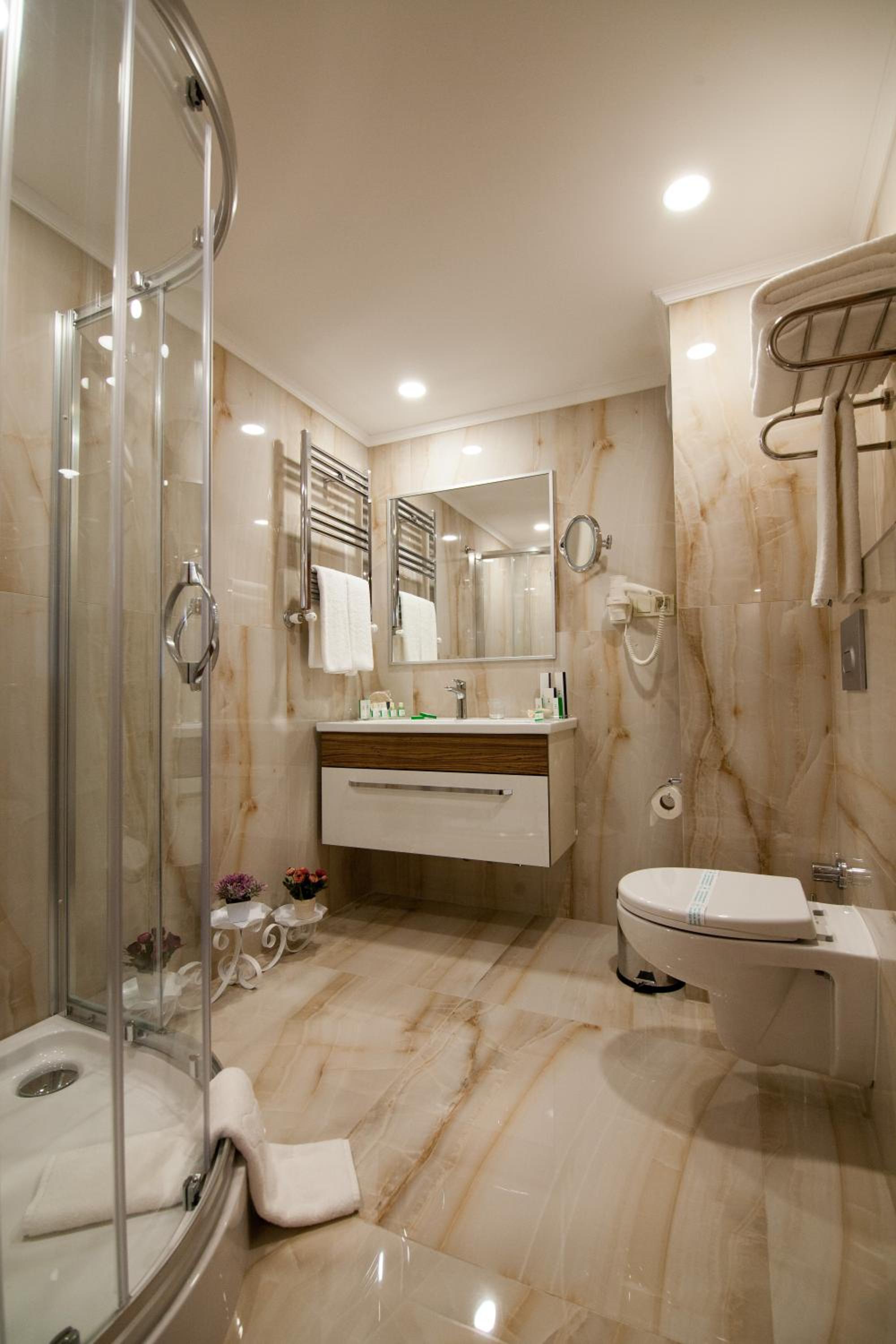 Queen Room - Photo 8