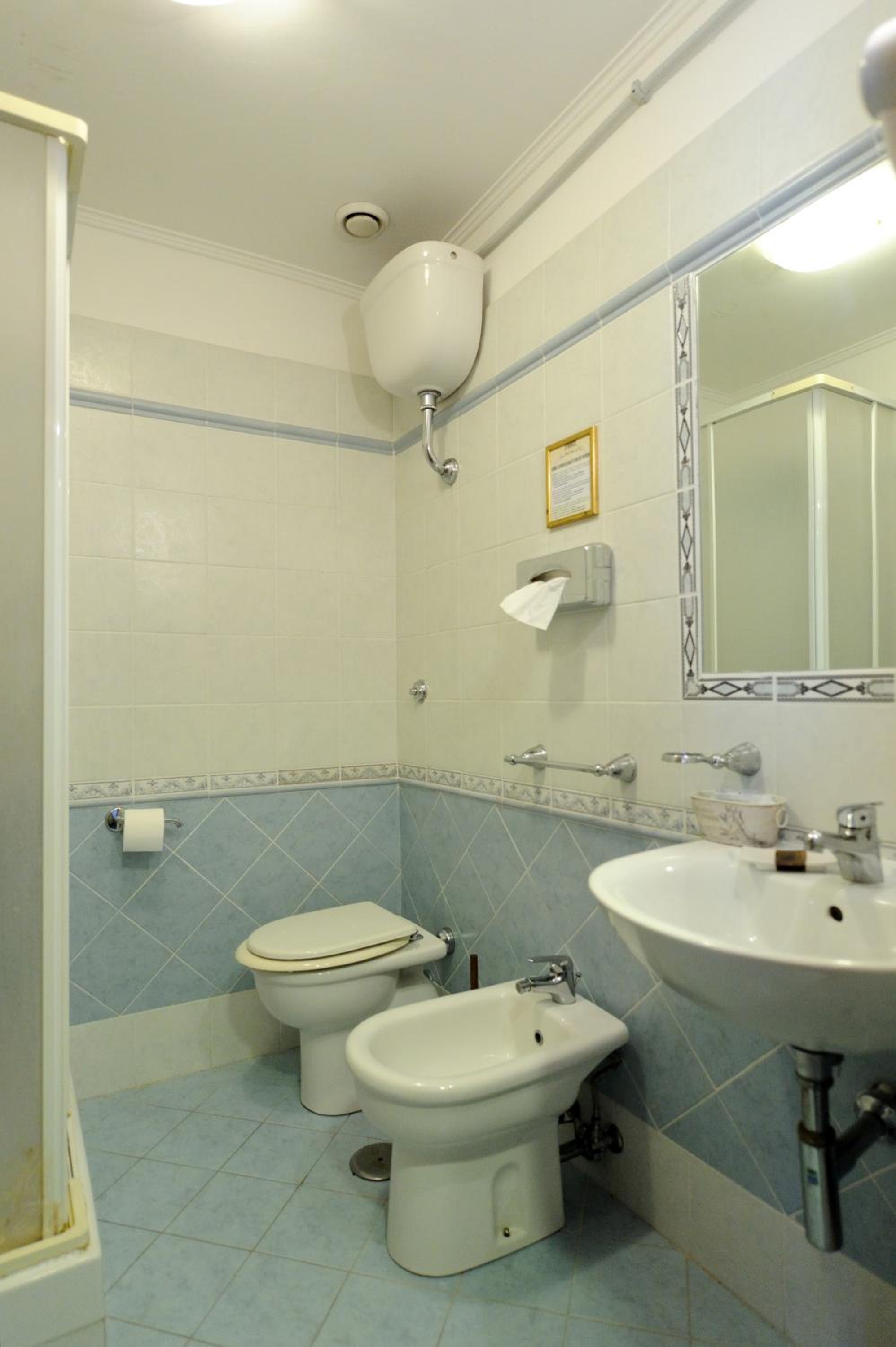 Economy Double or Twin Room - via Famagosta 45 photo 3