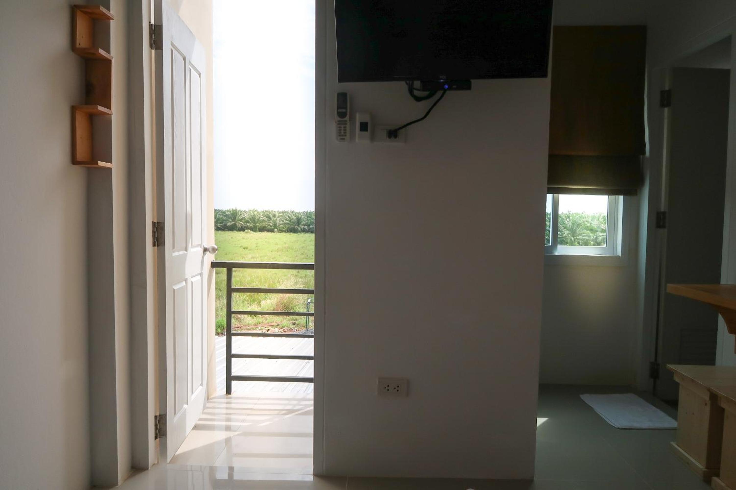 Deluxe Double Room with Balcony photo 3