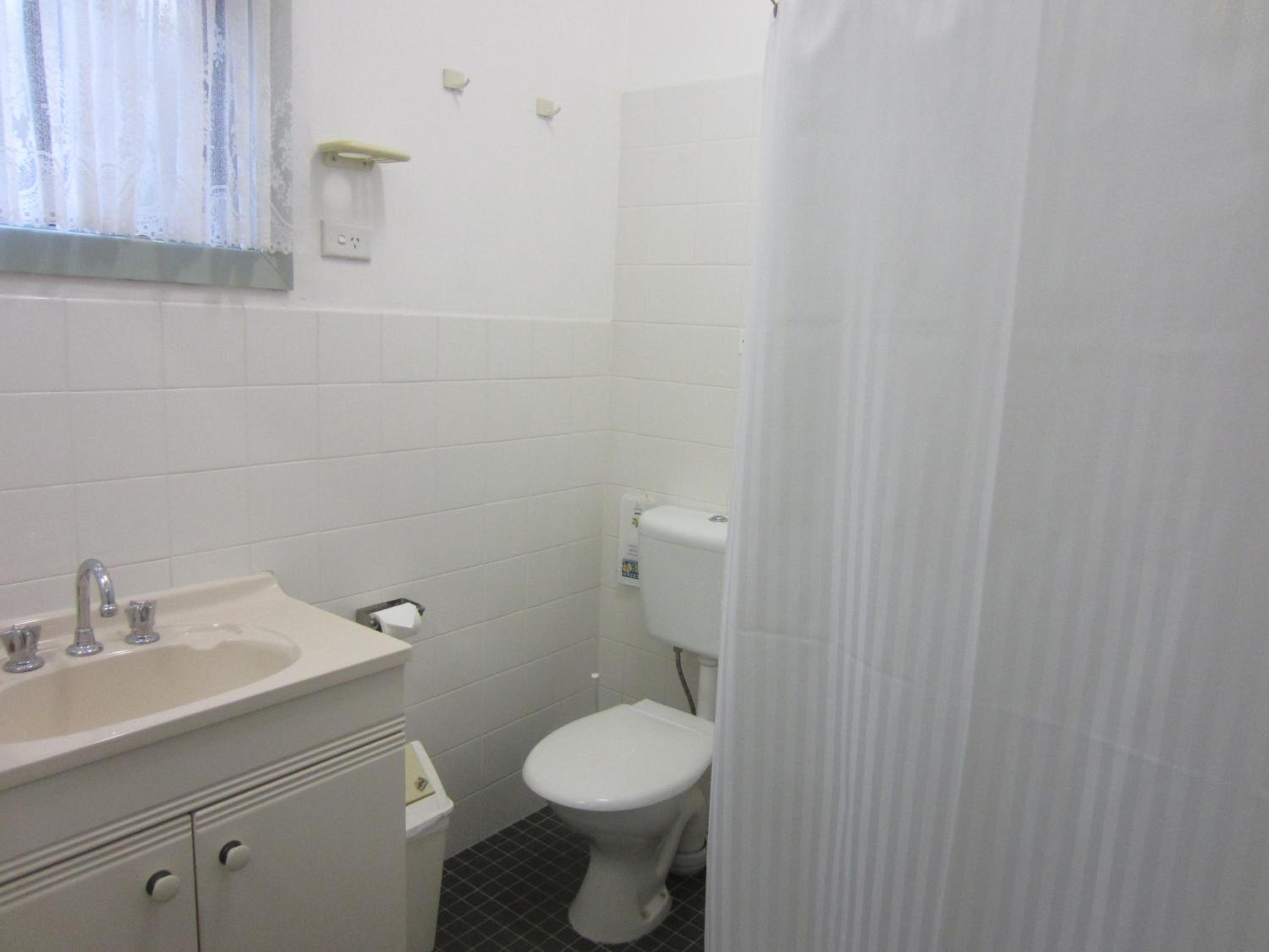Queen Room photo 2