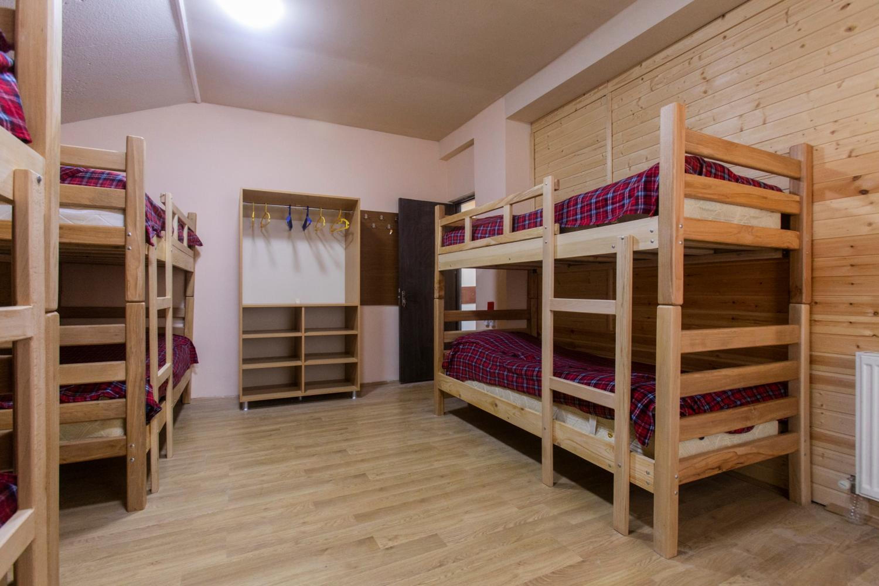 6-Bed Mixed Dormitory Room photo 3