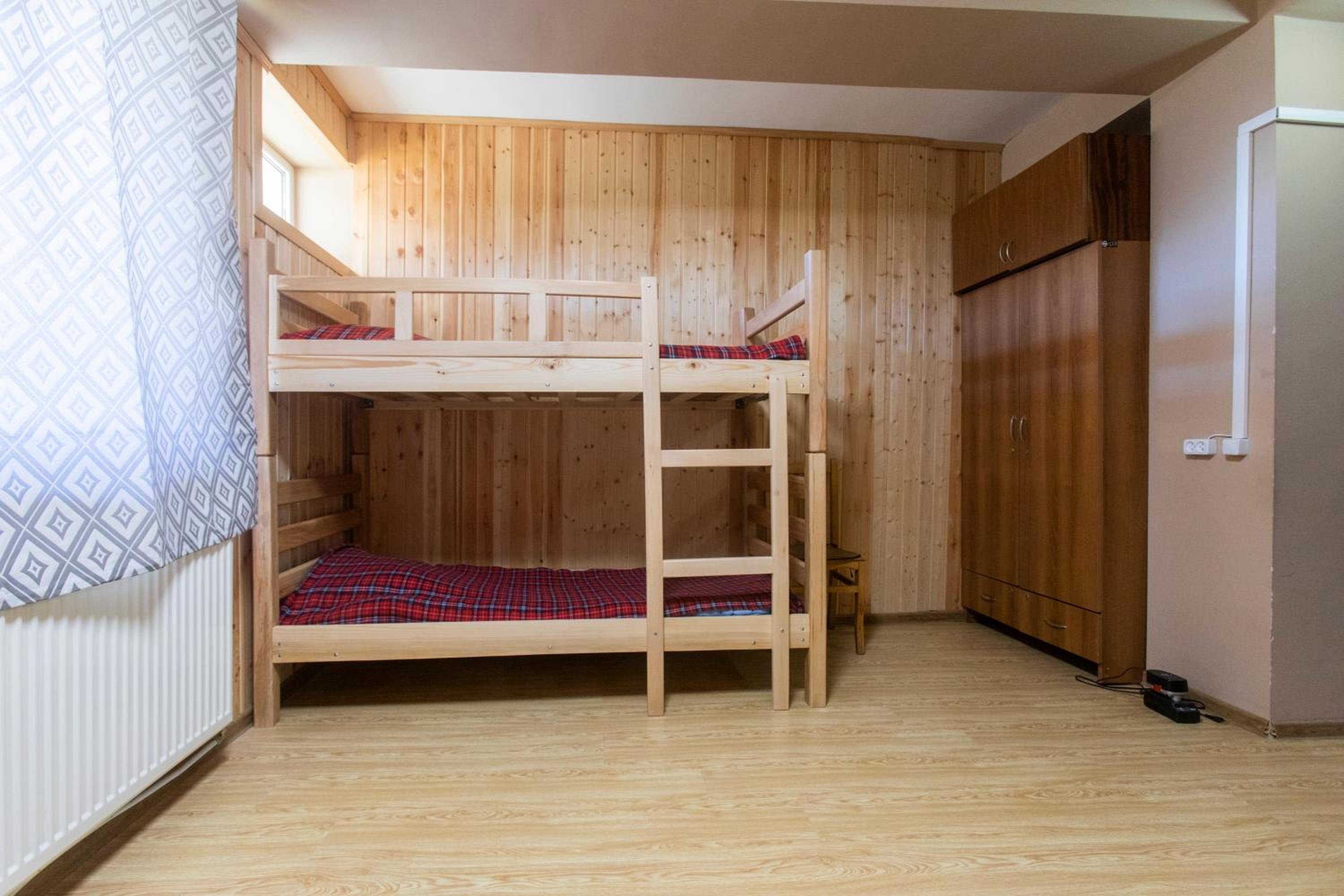 Bed in 4-Bed Mixed Dormitory Room photo 2
